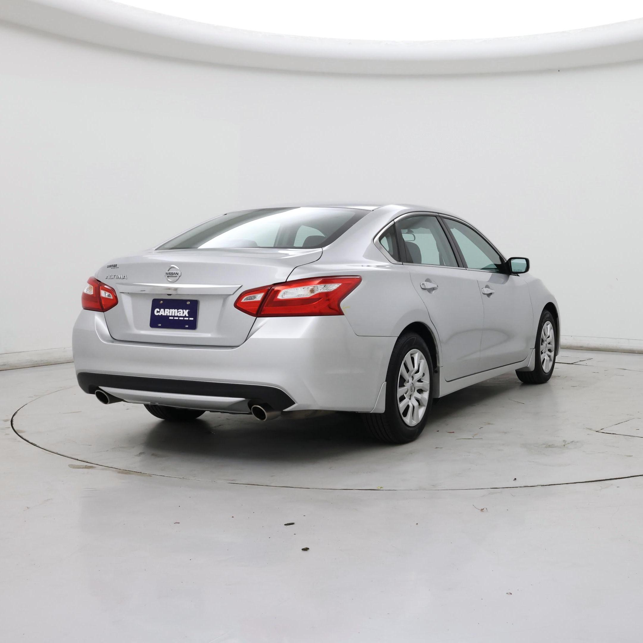 Thumbnail: 2016 Nissan Altima - 8