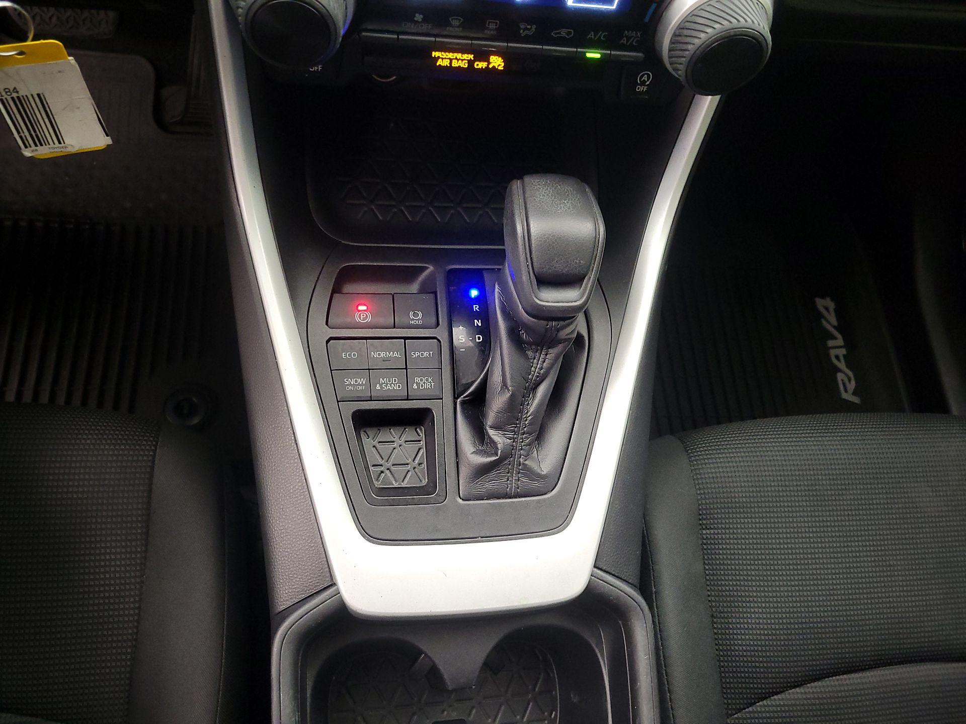 Thumbnail: 2020 Toyota RAV4 - 17