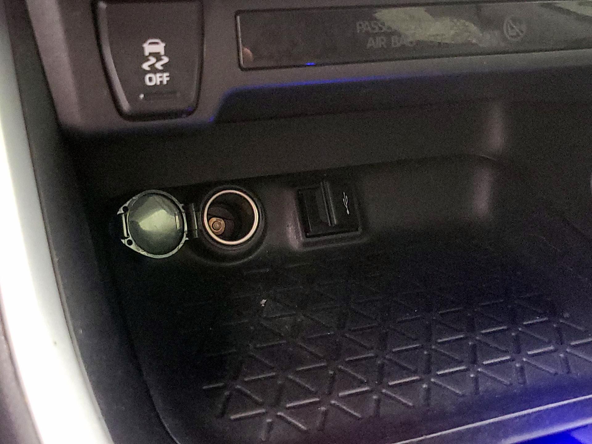 Thumbnail: 2020 Toyota RAV4 - 18