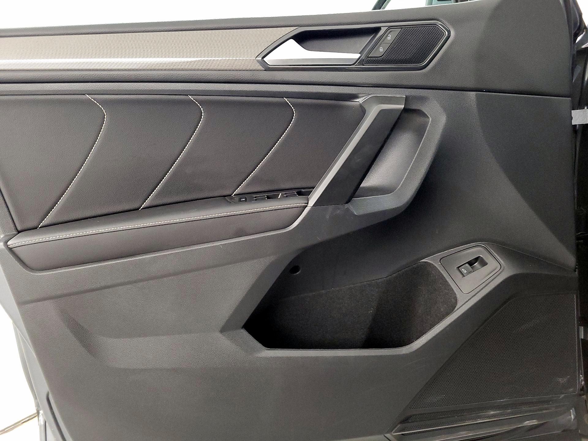 Thumbnail: 2022 Volkswagen Tiguan - 12