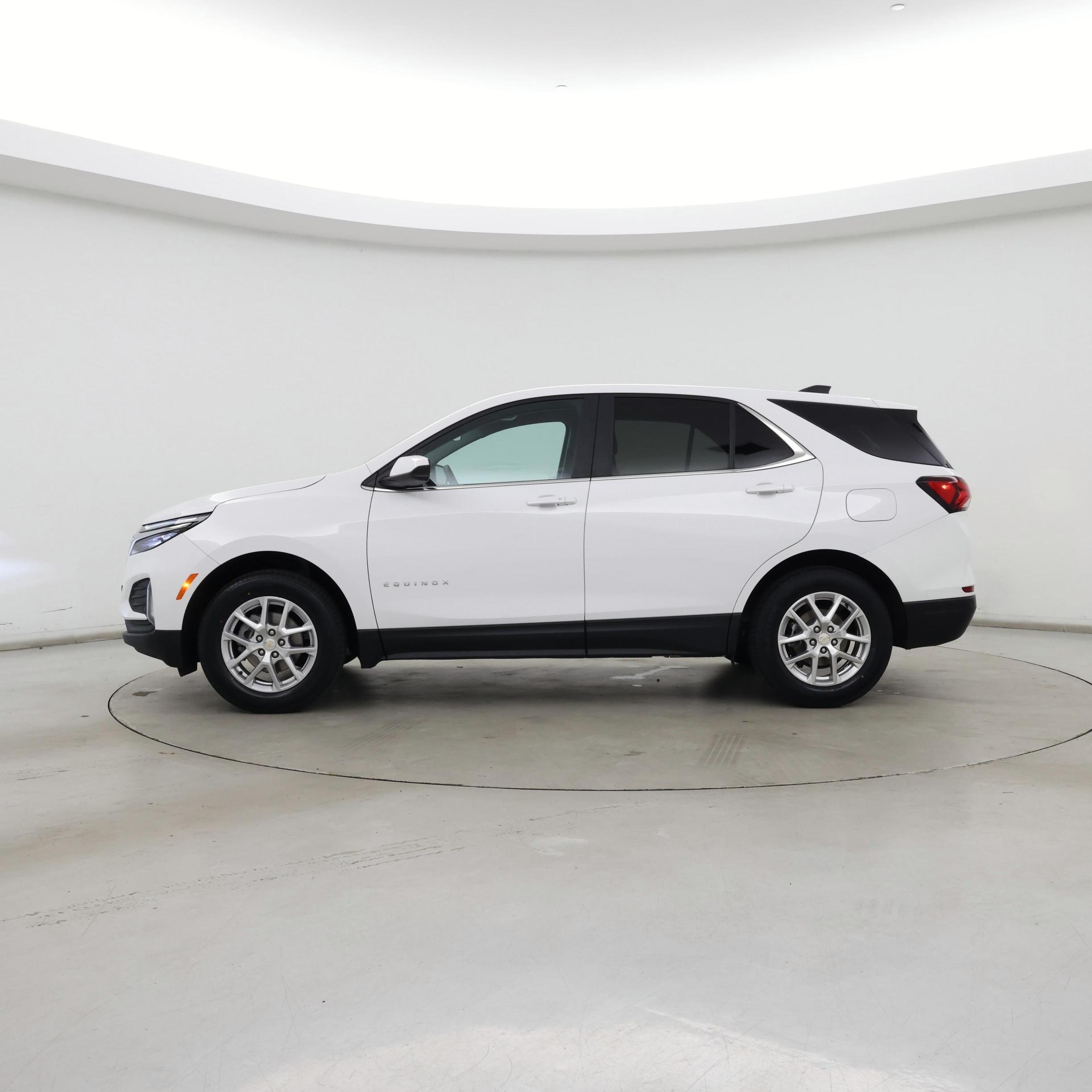 Thumbnail: 2022 Chevrolet Equinox - 3