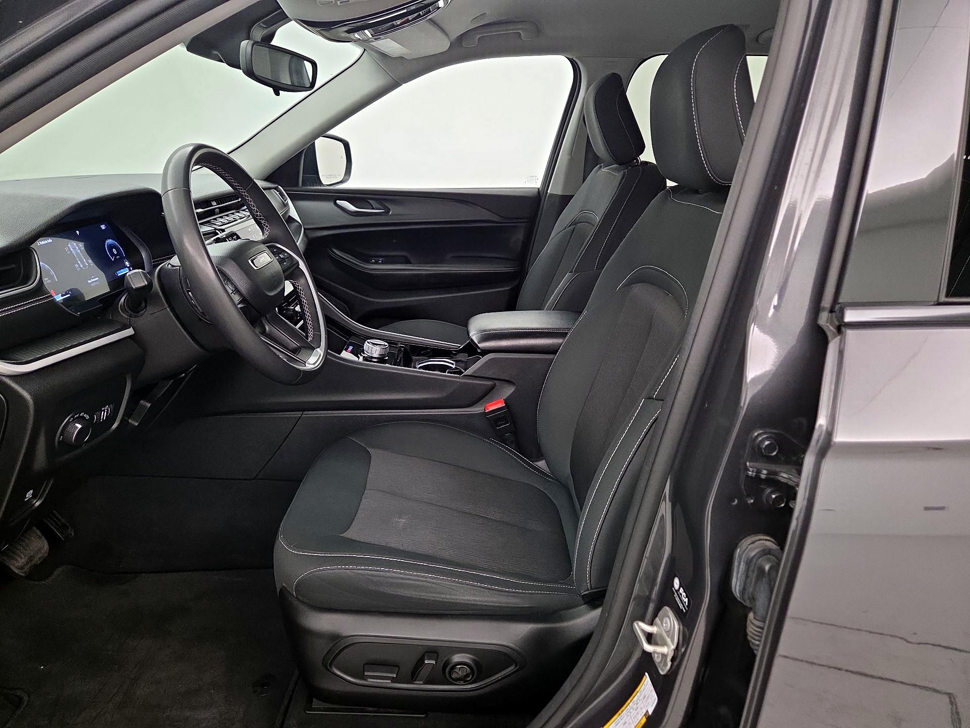 Thumbnail: 2023 Jeep Grand Cherokee - 11