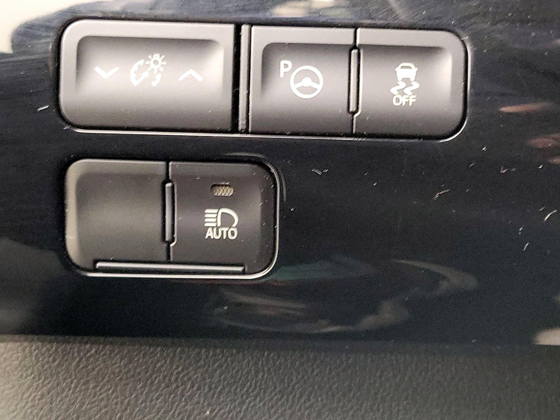 Thumbnail: 2020 Toyota Prius - 13