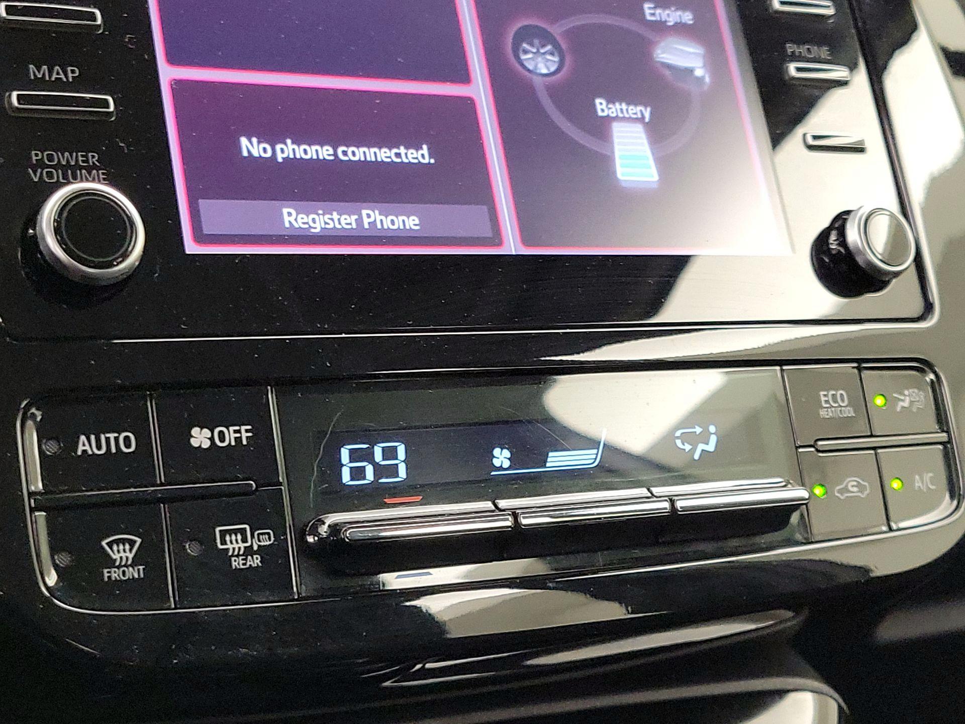 Thumbnail: 2020 Toyota Prius - 16