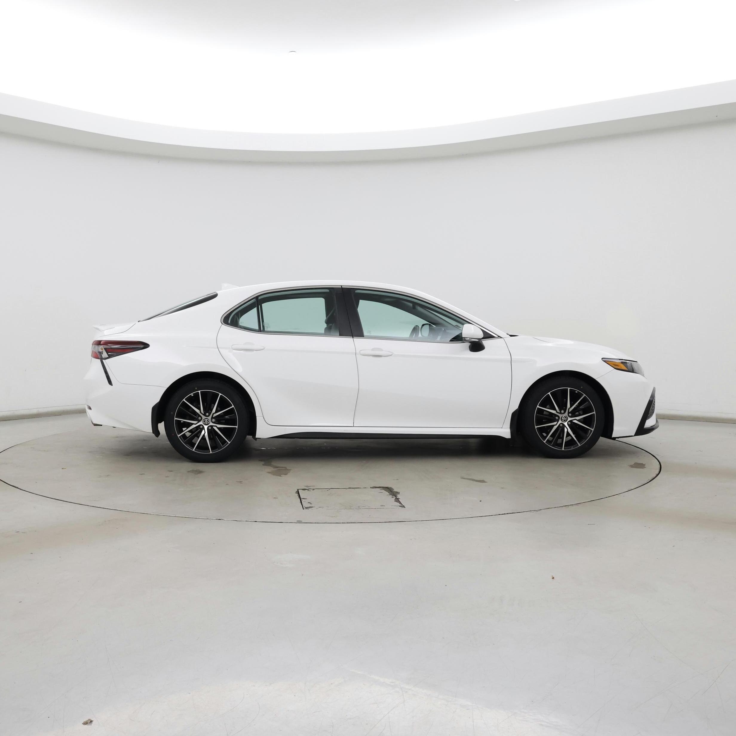 Thumbnail: 2023 Toyota Camry - 7