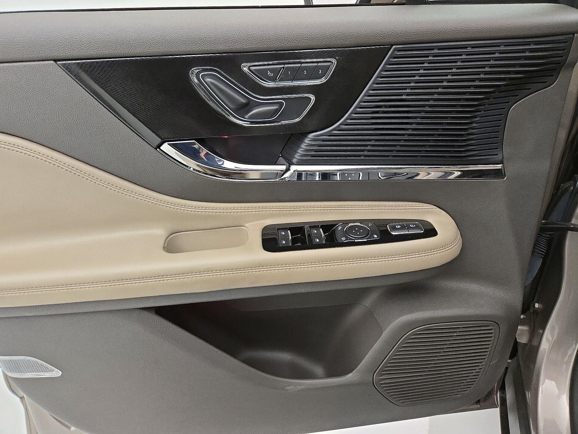 Thumbnail: 2021 Lincoln Corsair - 12