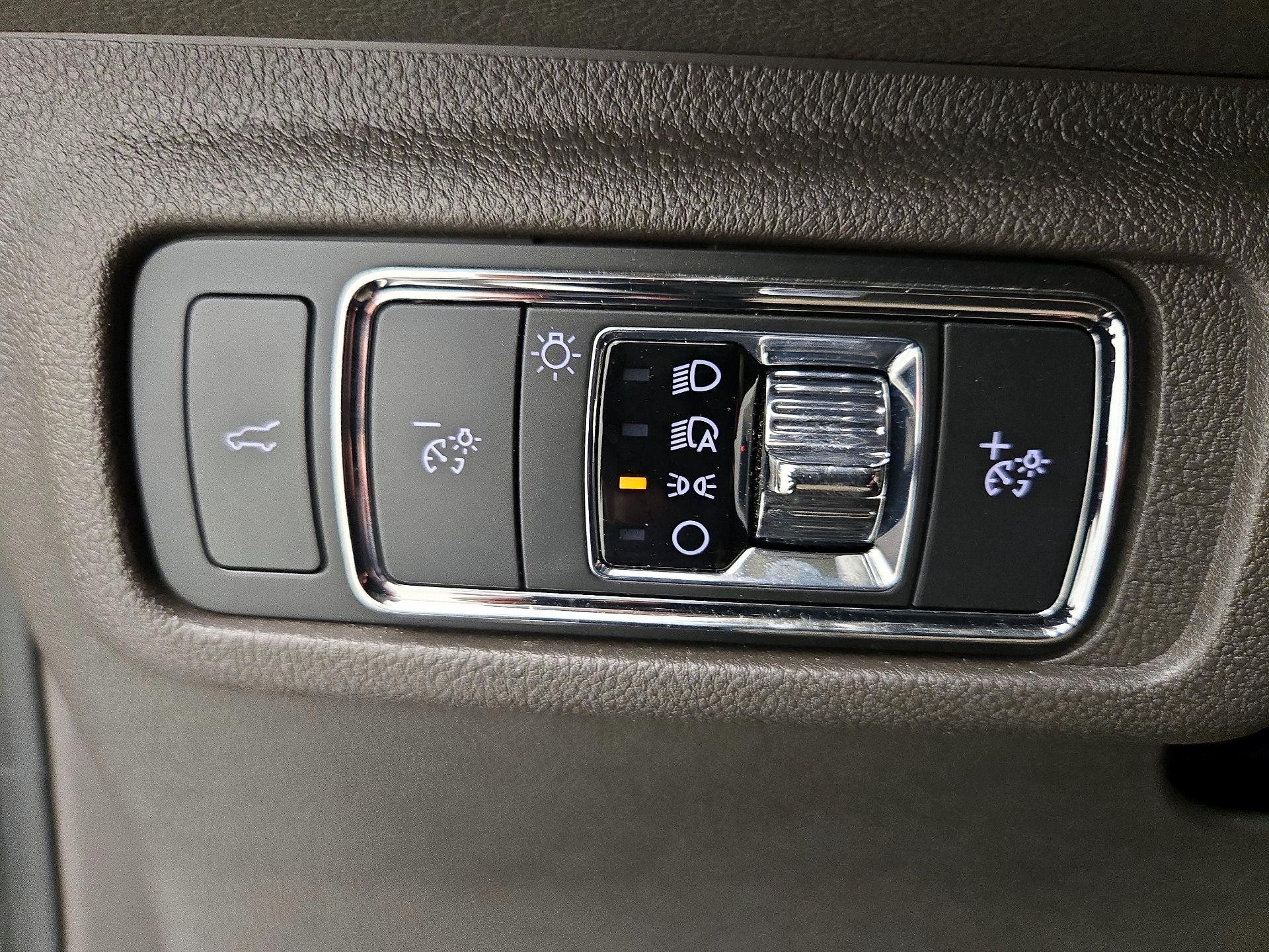 Thumbnail: 2021 Lincoln Corsair - 13