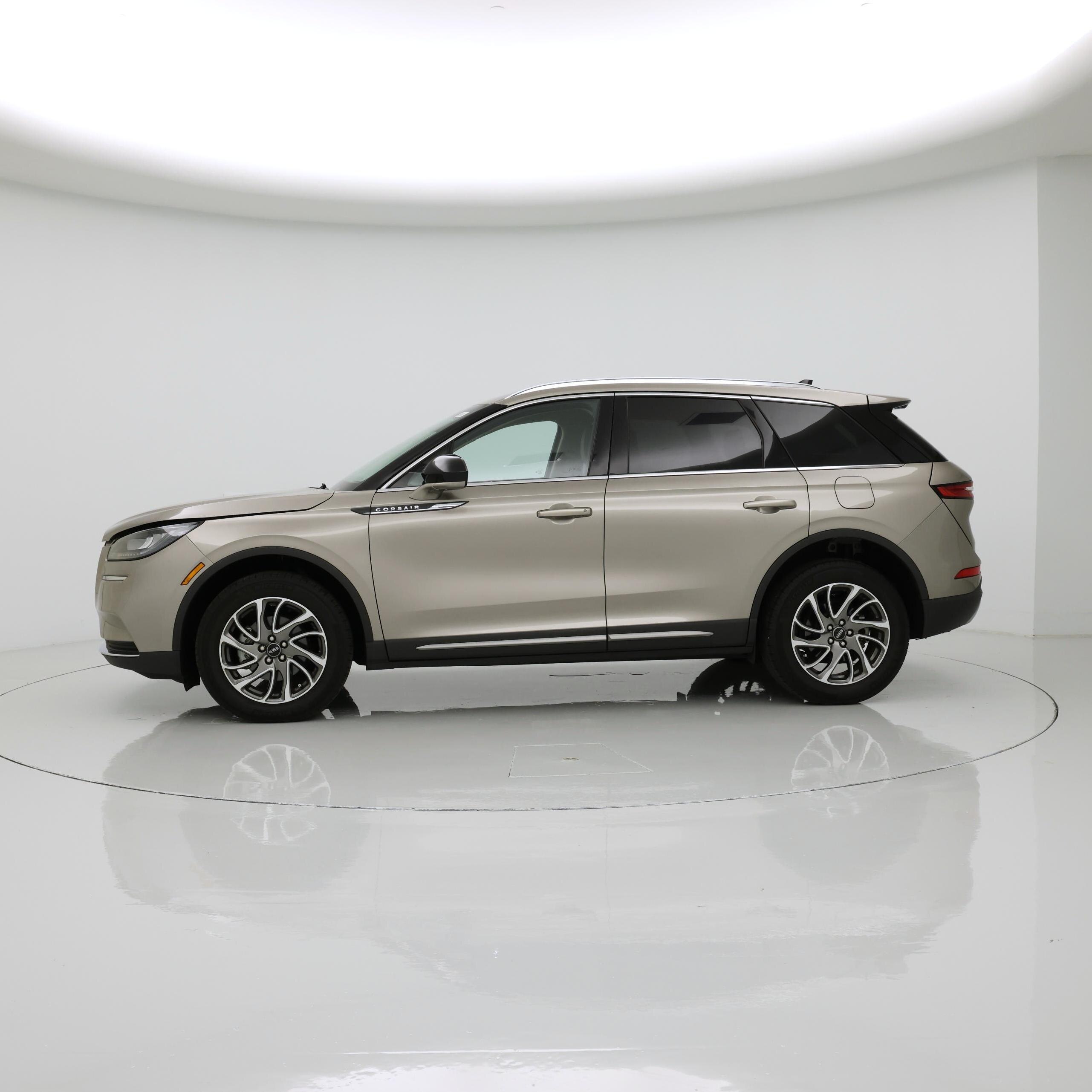 Thumbnail: 2021 Lincoln Corsair - 3