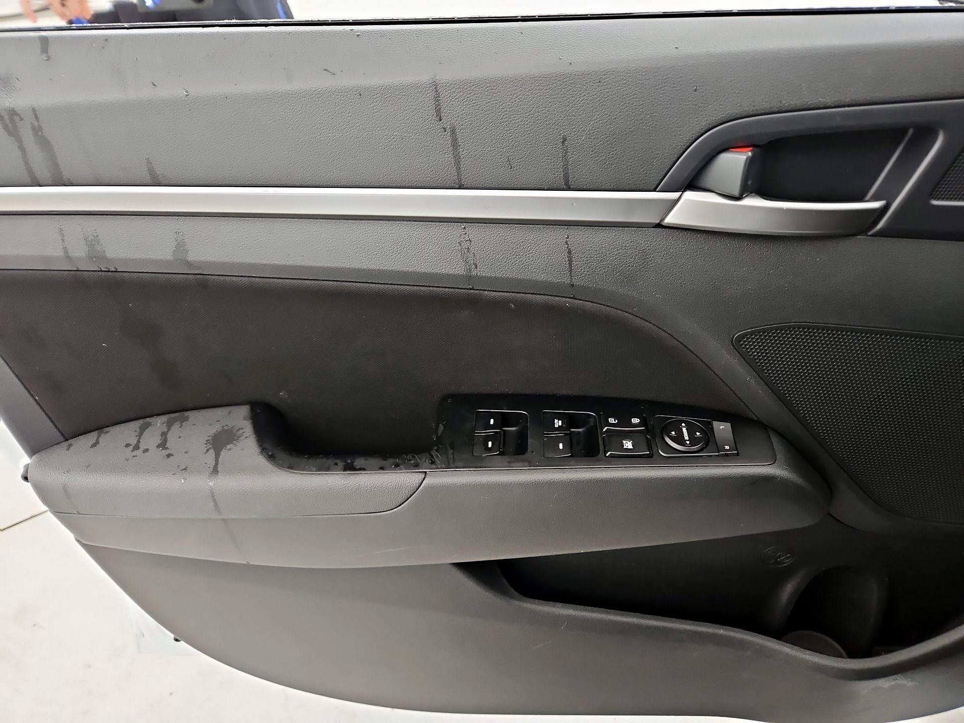 Thumbnail: 2020 Hyundai Elantra - 12