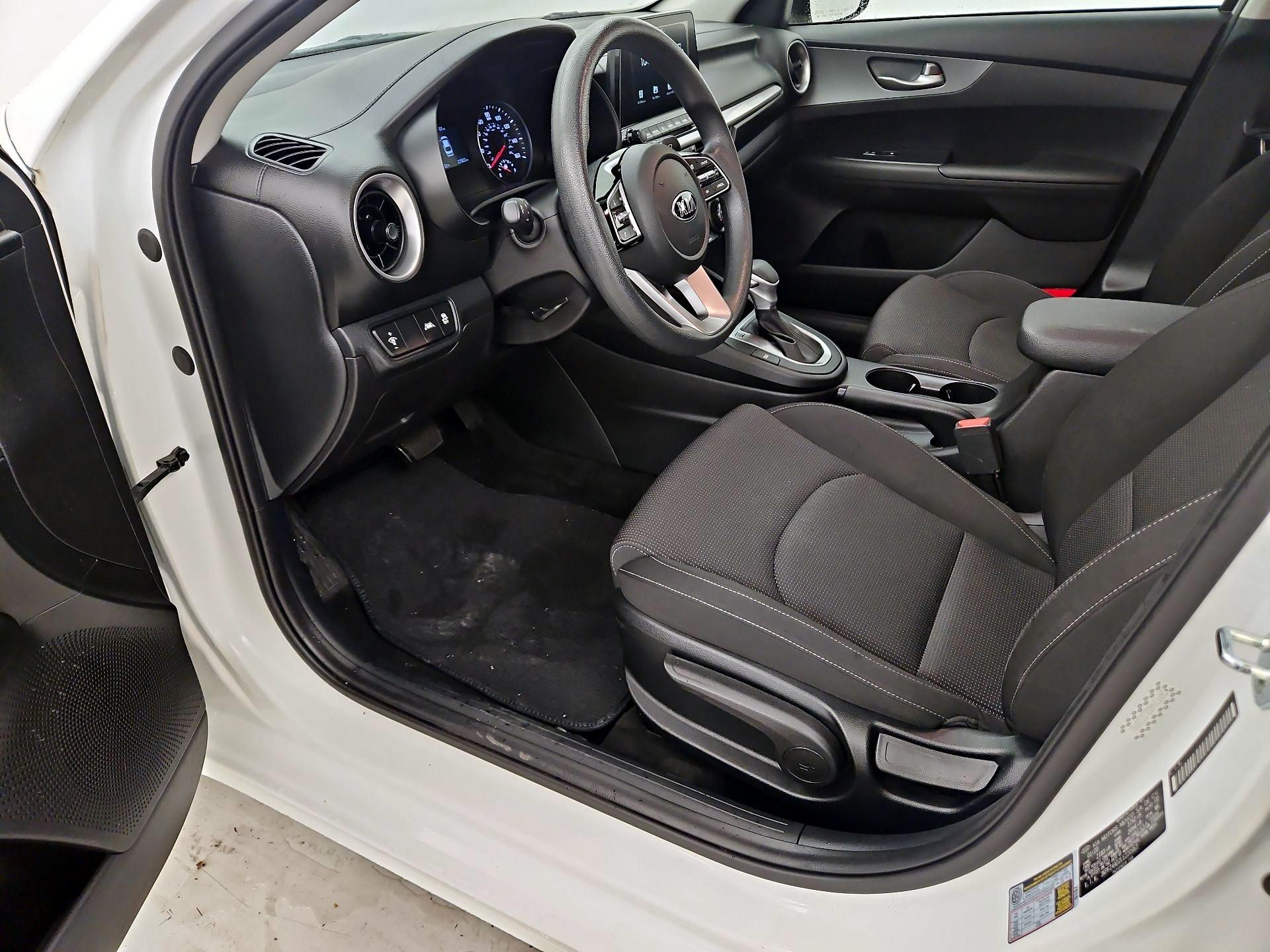 Thumbnail: 2020 Kia Forte - 11