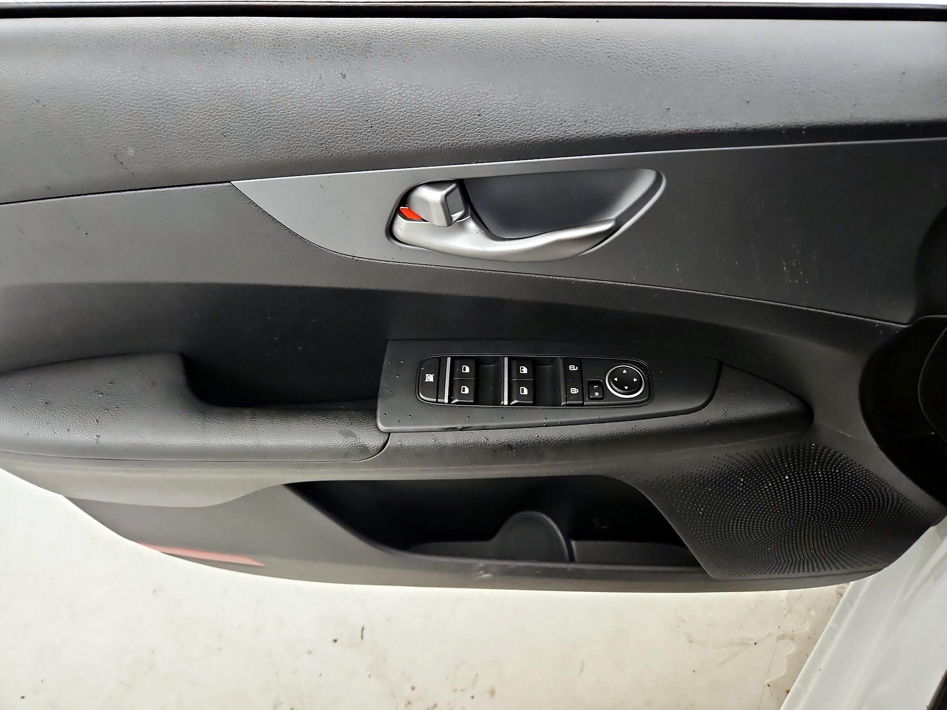 Thumbnail: 2020 Kia Forte - 12