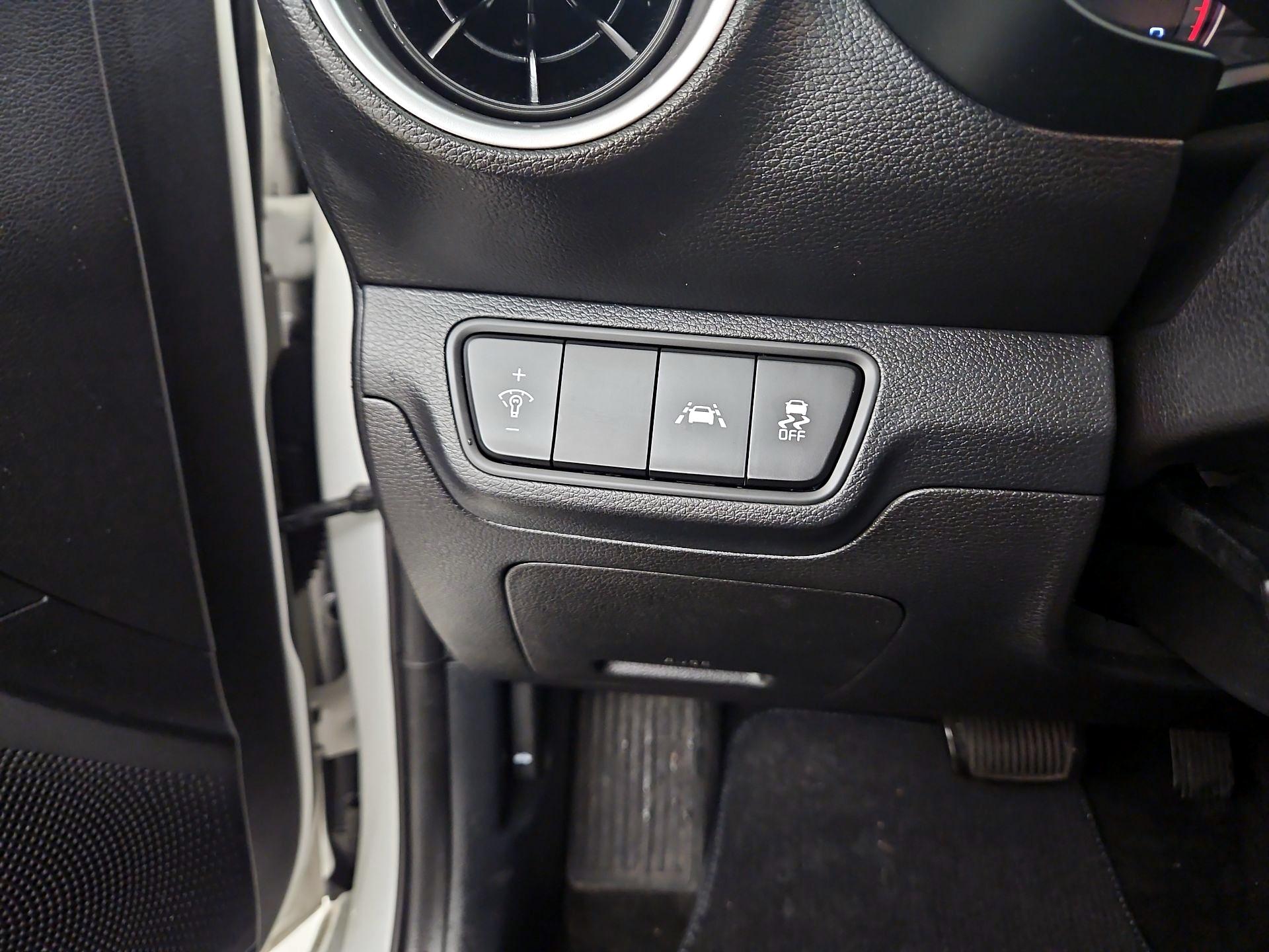 Thumbnail: 2020 Kia Forte - 13