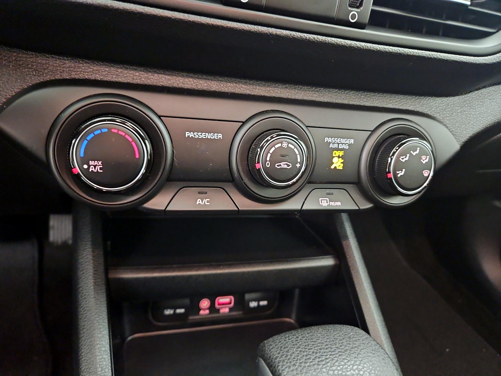 Thumbnail: 2020 Kia Forte - 16