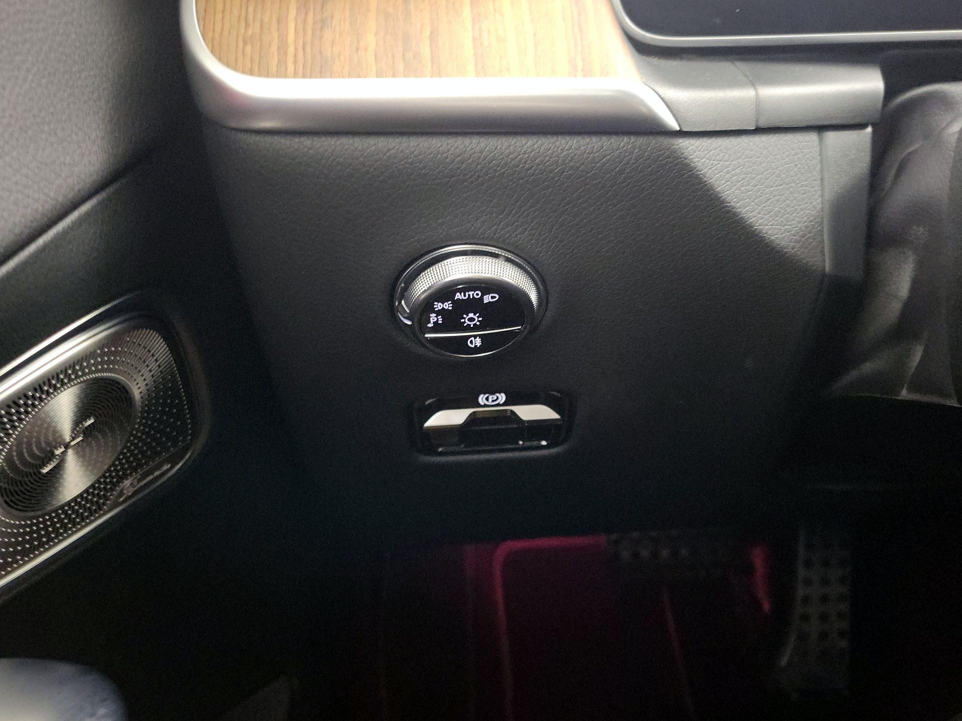 Thumbnail: 2023 Mercedes-Benz GLC - 13