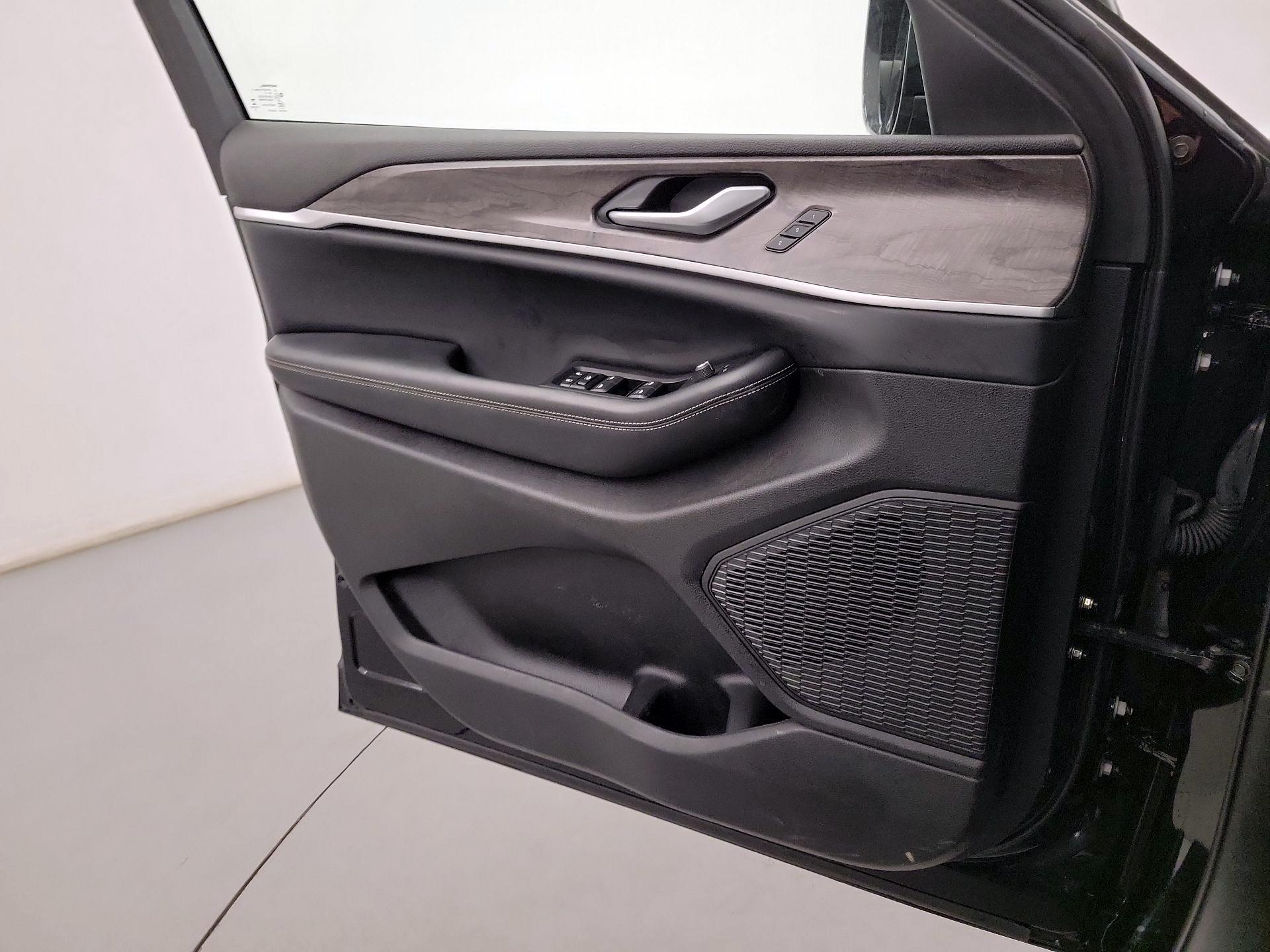 Thumbnail: 2023 Jeep Grand Cherokee L - 10