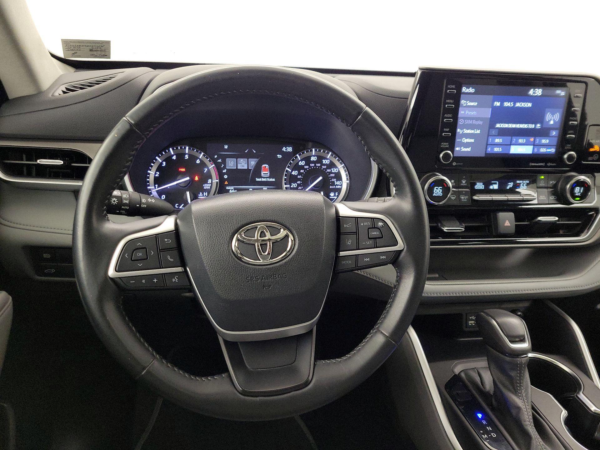 Thumbnail: 2022 Toyota Highlander - 10