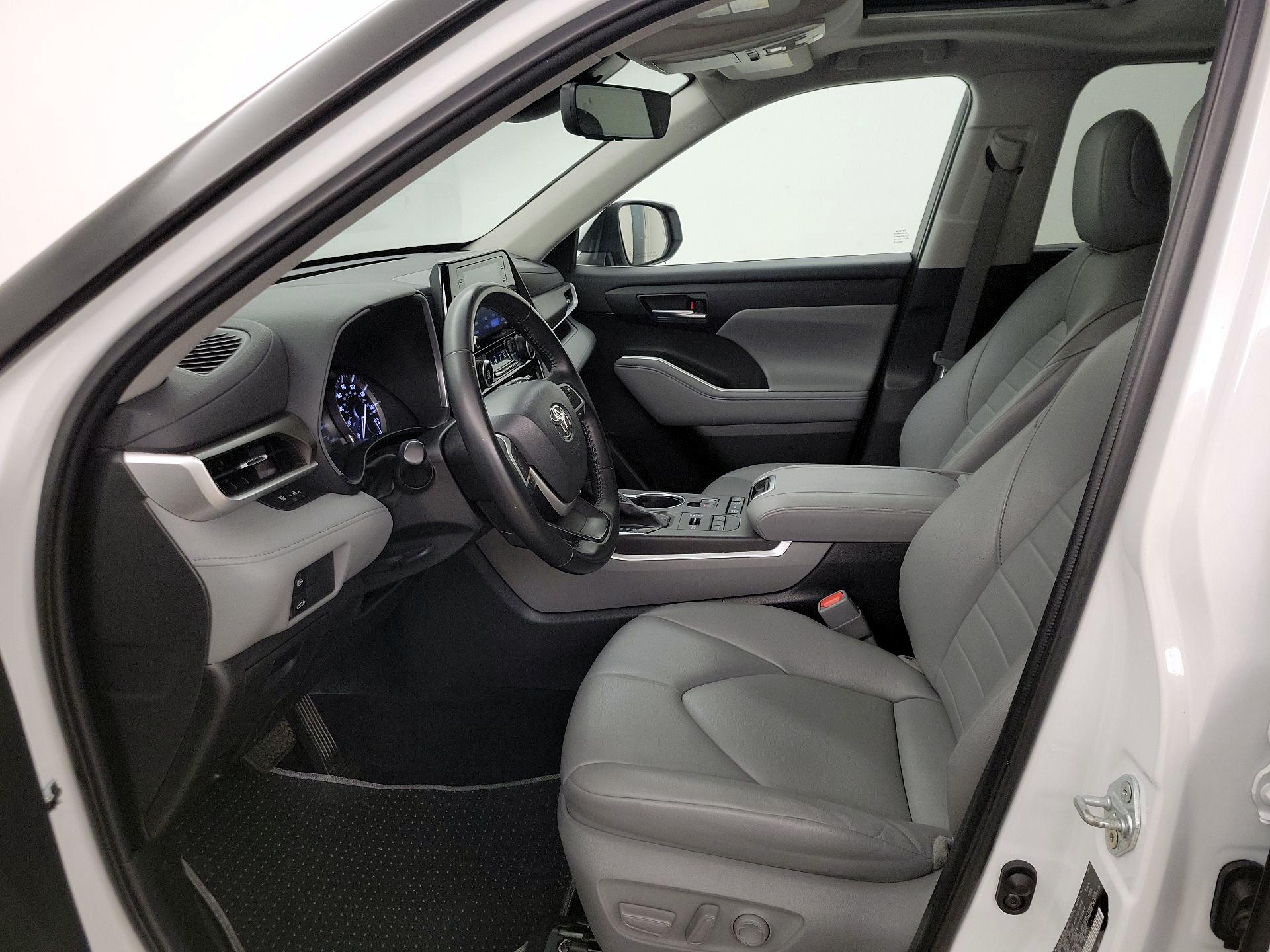 Thumbnail: 2022 Toyota Highlander - 11