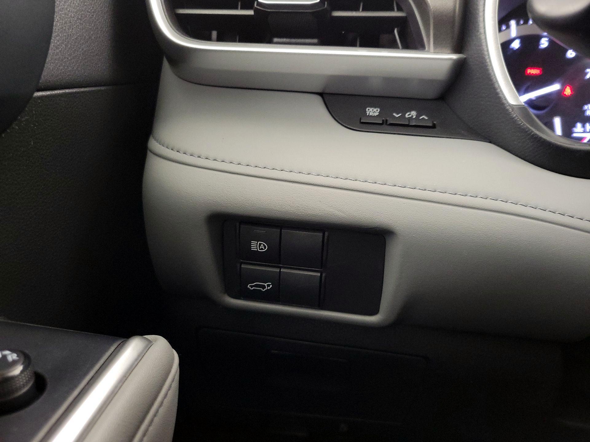 Thumbnail: 2022 Toyota Highlander - 13