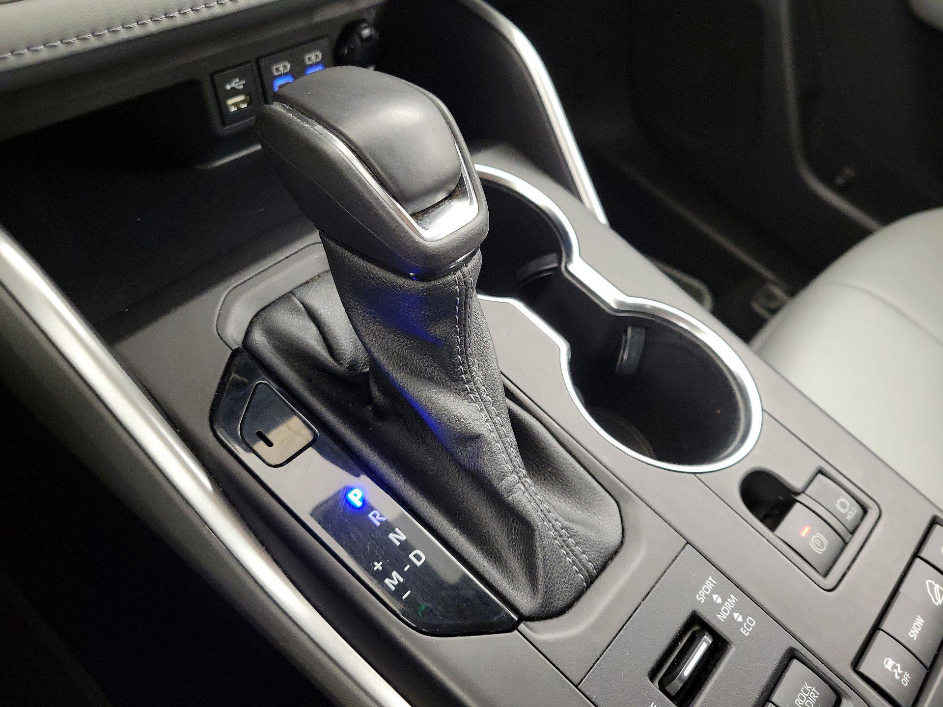 Thumbnail: 2022 Toyota Highlander - 17