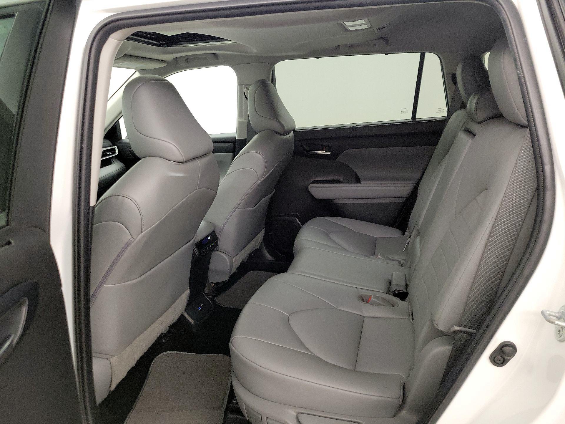 Thumbnail: 2022 Toyota Highlander - 20