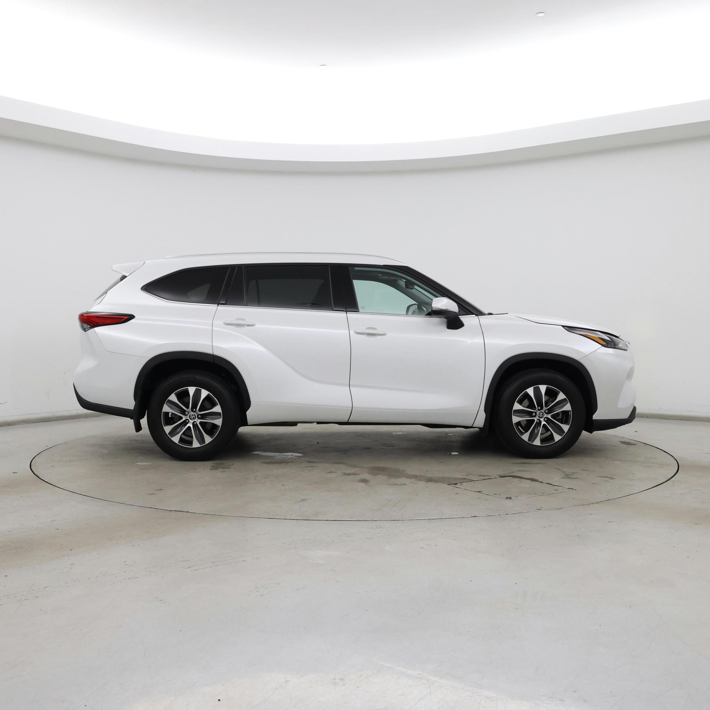 Thumbnail: 2022 Toyota Highlander - 7