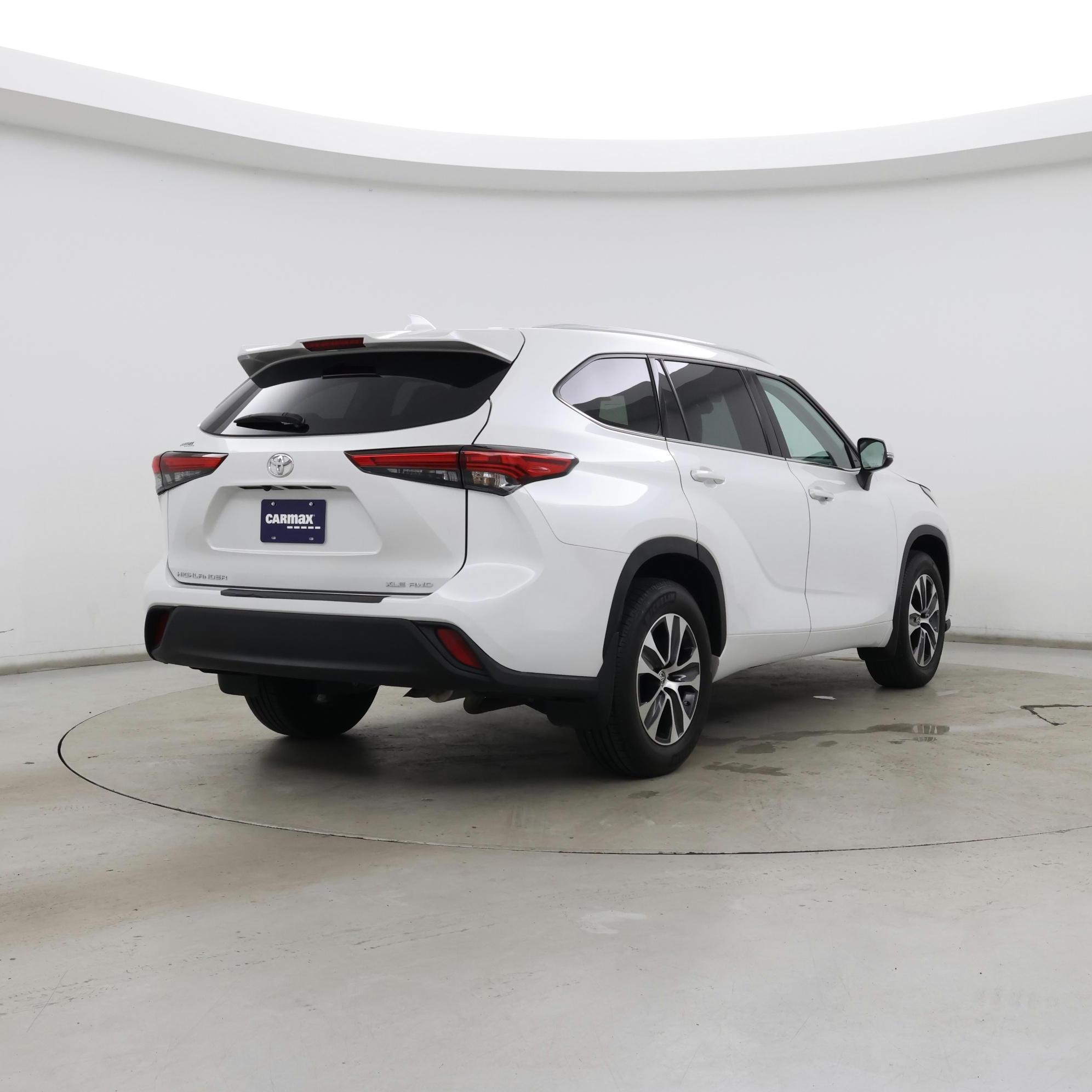 Thumbnail: 2022 Toyota Highlander - 8