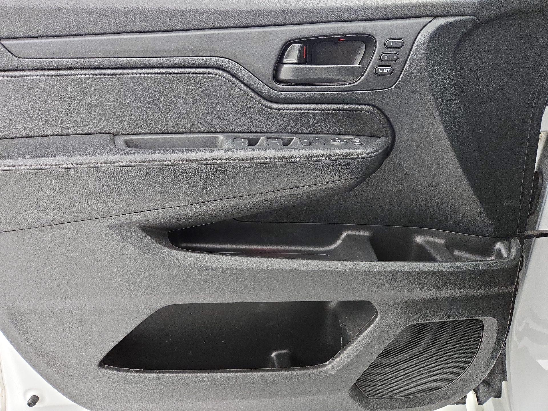 Thumbnail: 2023 Honda Odyssey - 12