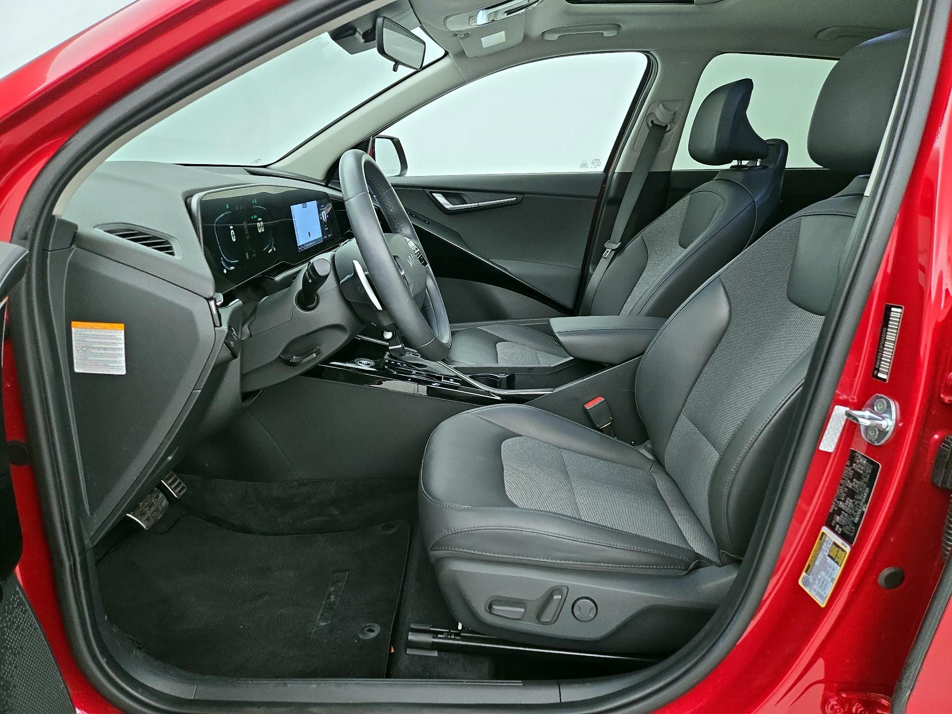 Thumbnail: 2023 Kia Niro - 11