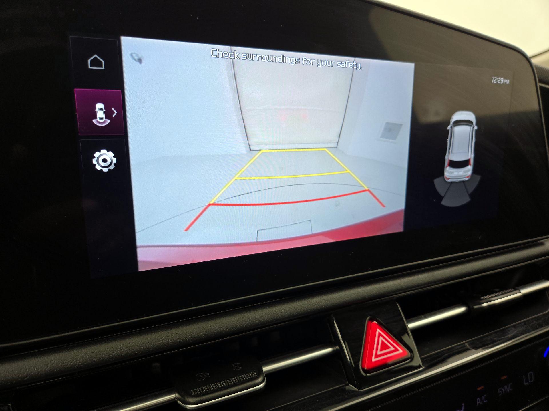 Thumbnail: 2023 Kia Niro - 15