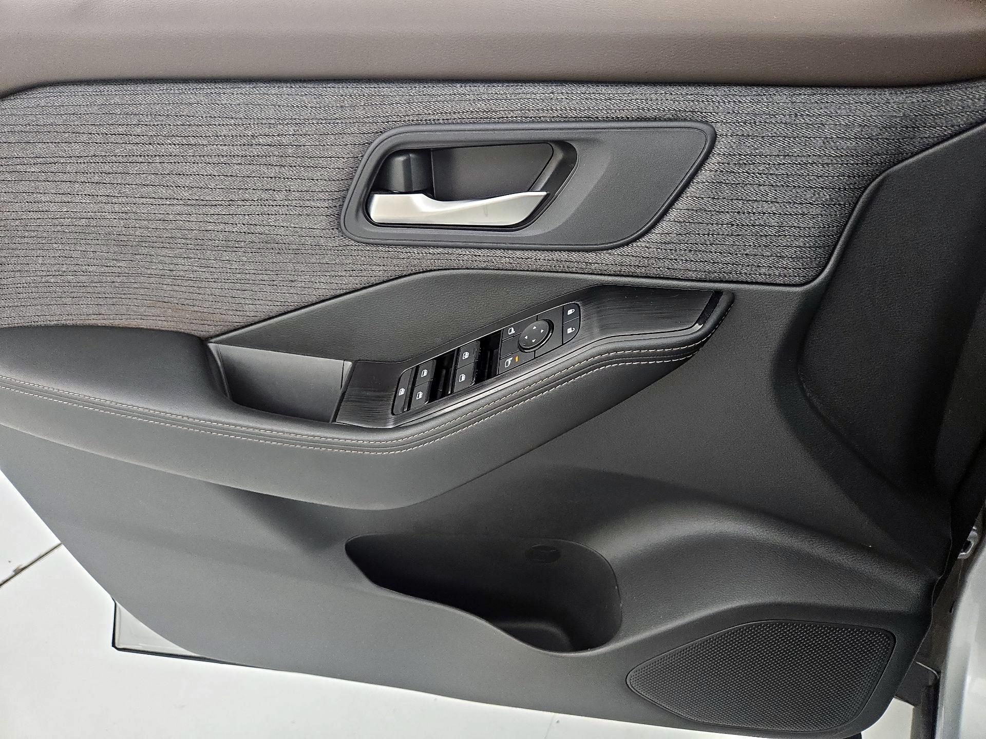 Thumbnail: 2023 Nissan Rogue - 12