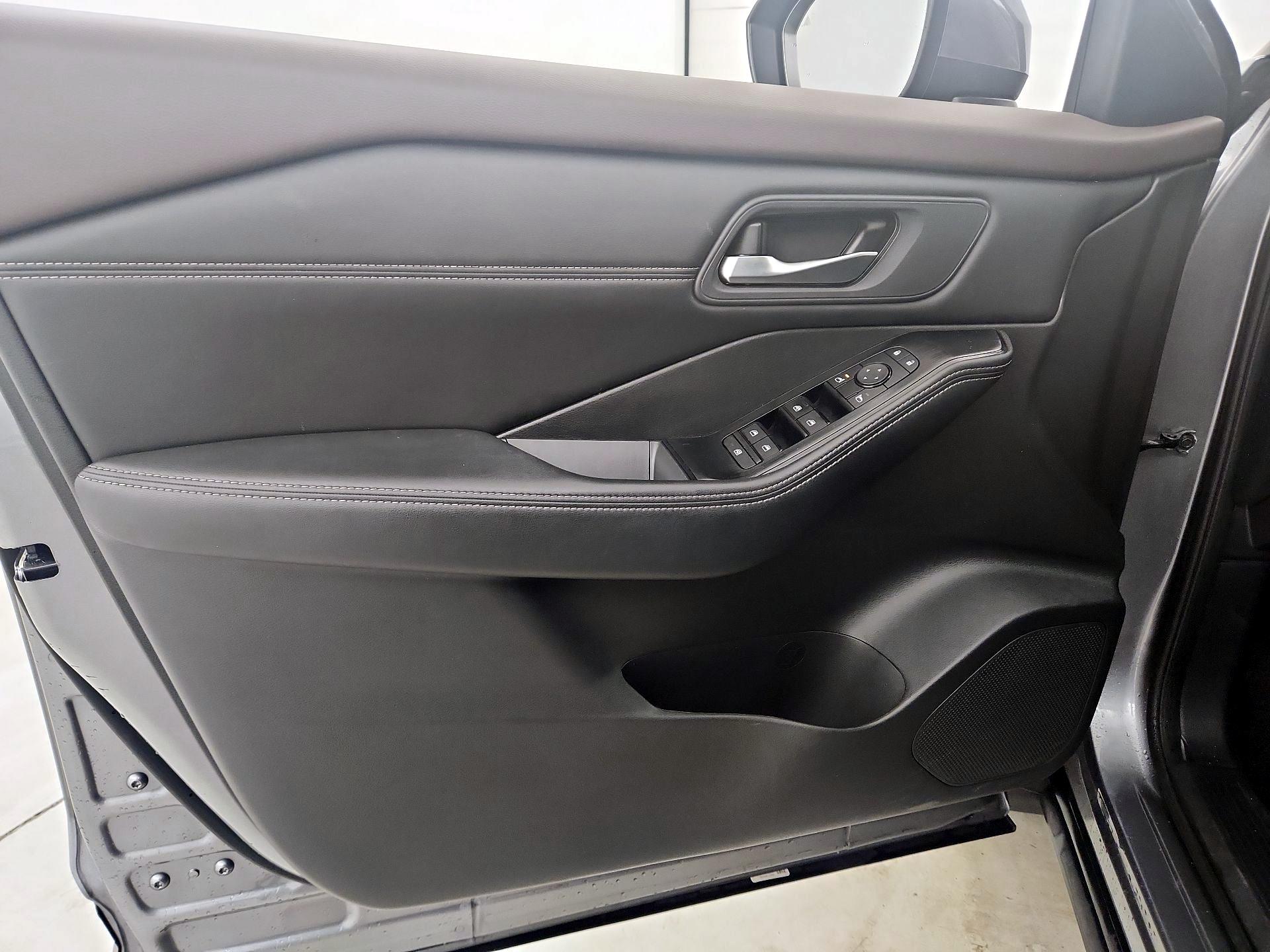 Thumbnail: 2023 Nissan Rogue - 12