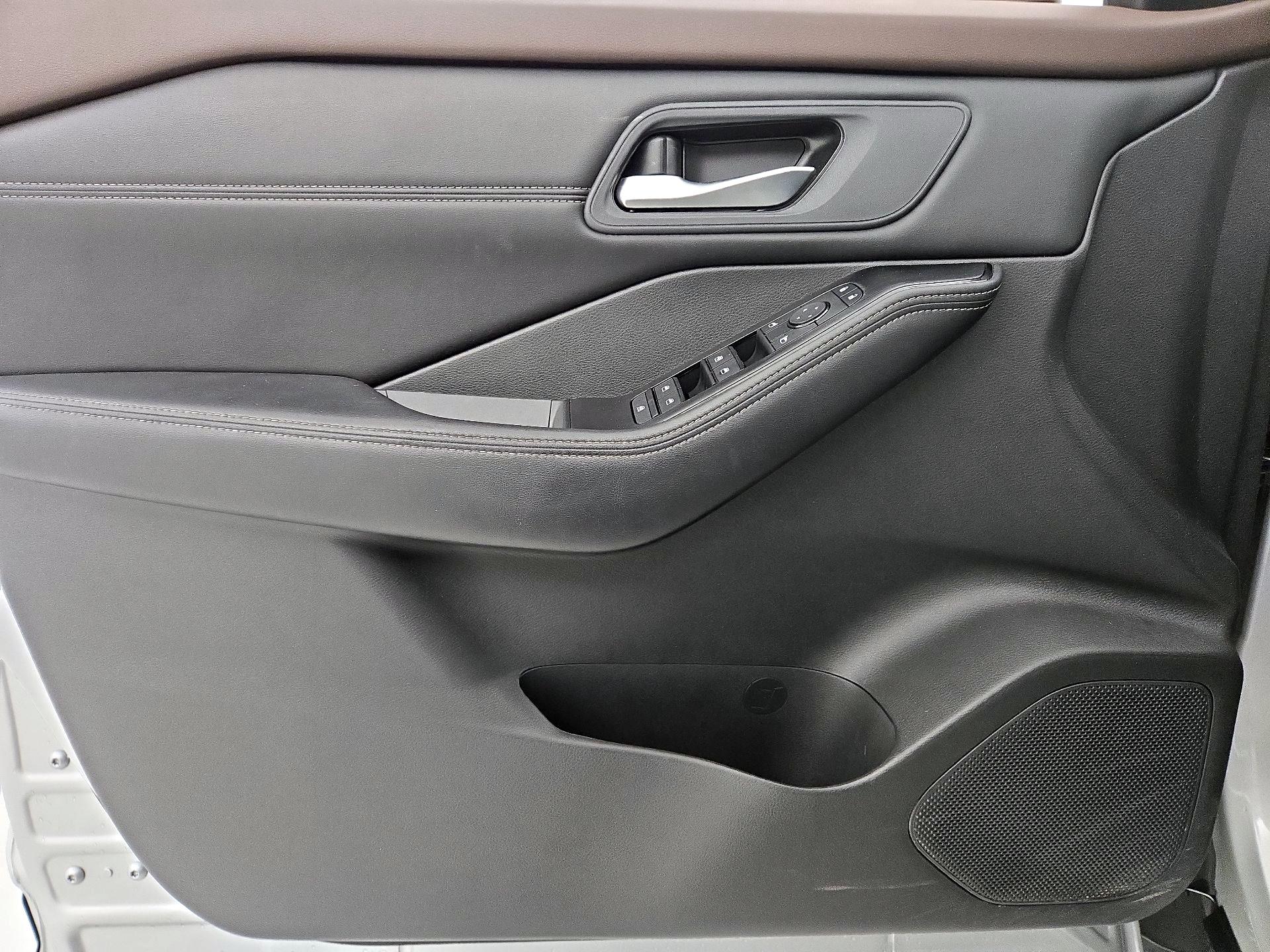 Thumbnail: 2023 Nissan Rogue - 12