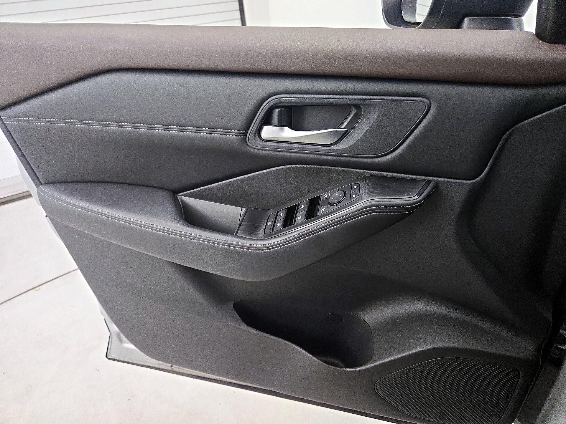 Thumbnail: 2023 Nissan Rogue - 12