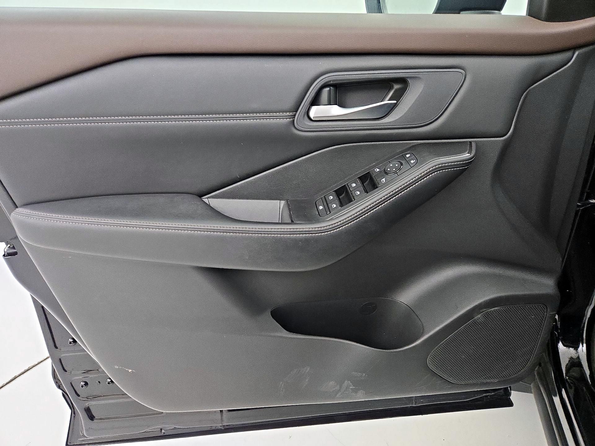 Thumbnail: 2023 Nissan Rogue - 12