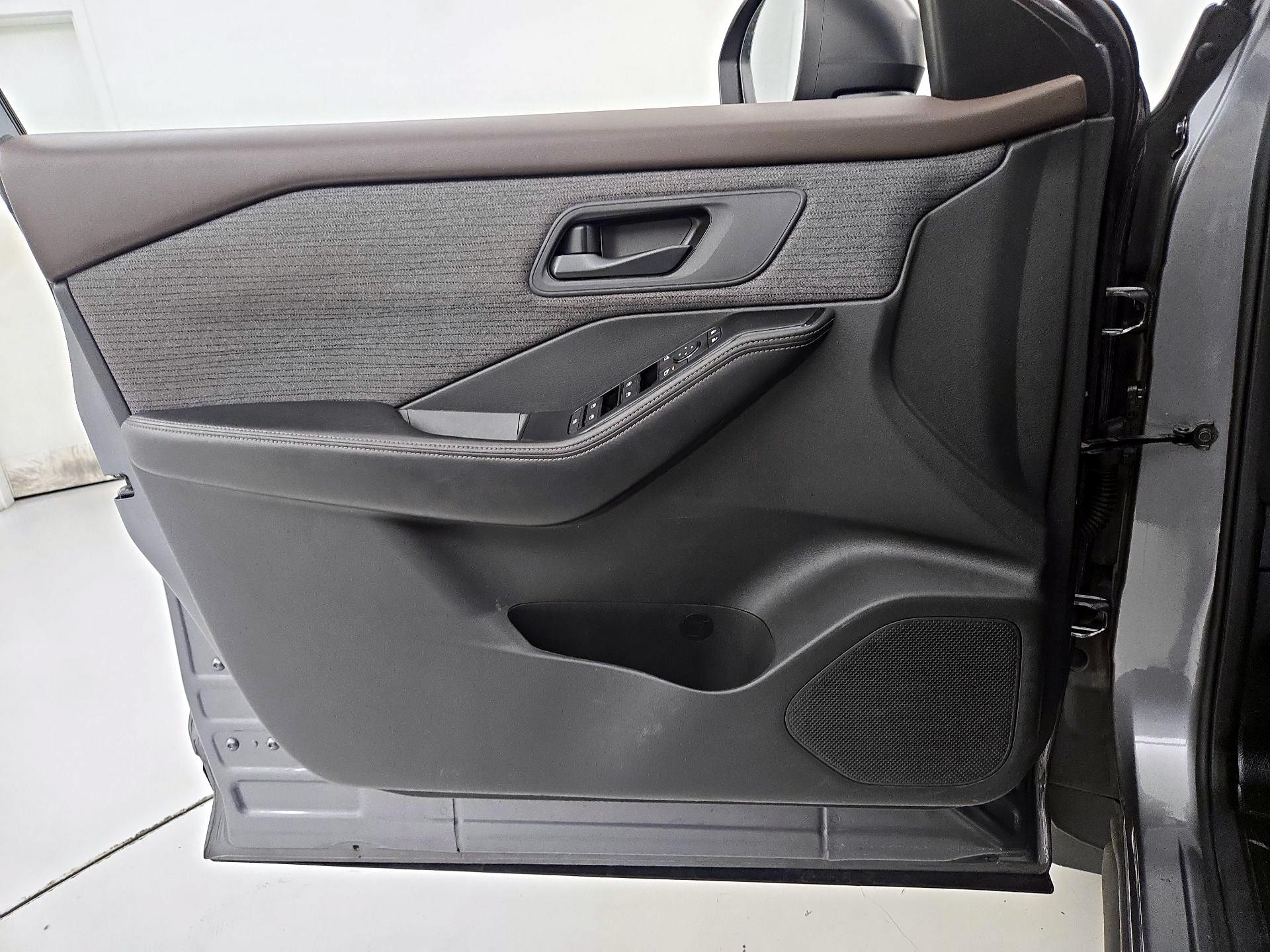 Thumbnail: 2022 Nissan Rogue - 12