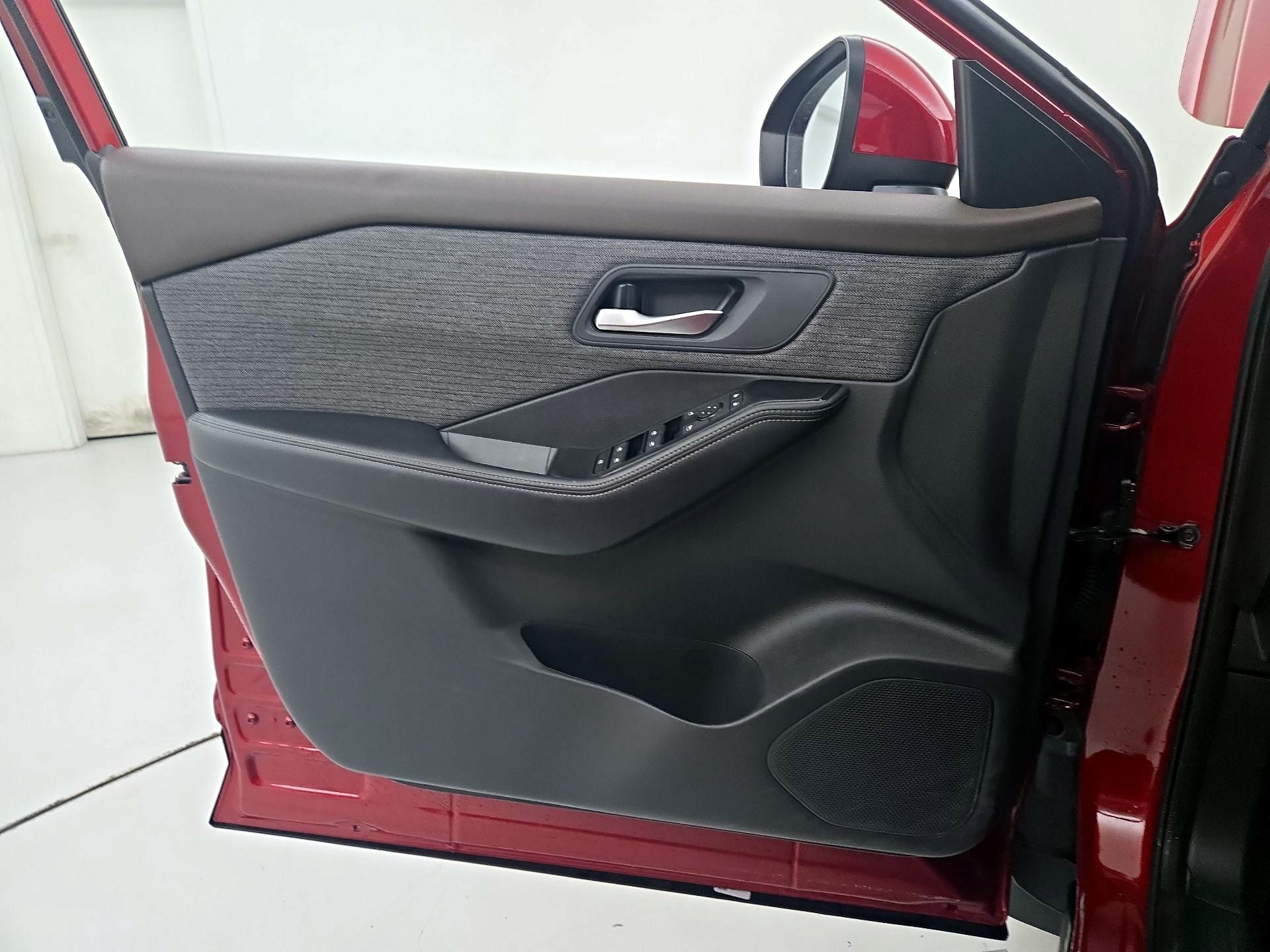 Thumbnail: 2023 Nissan Rogue - 12