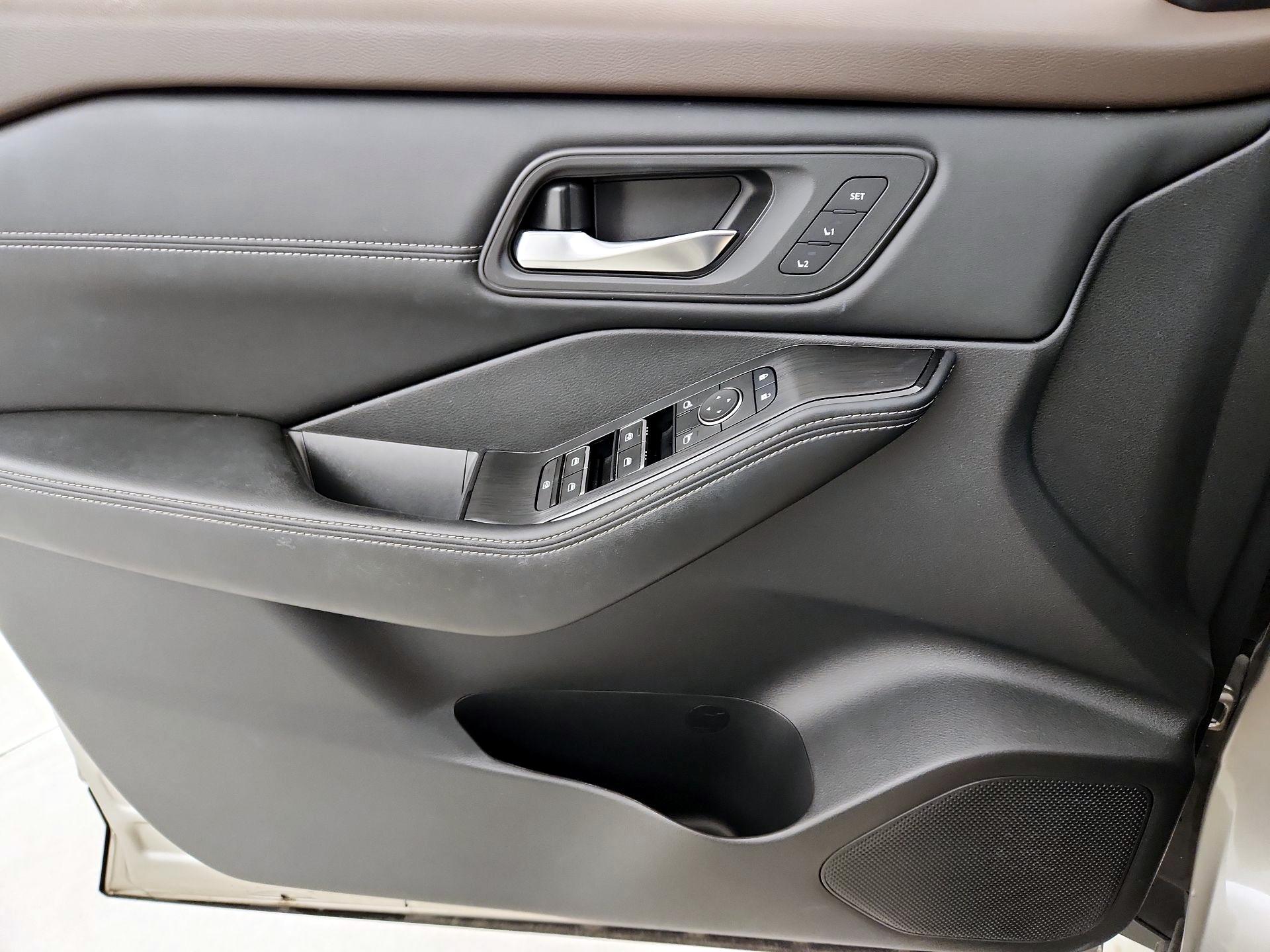 Thumbnail: 2023 Nissan Rogue - 12