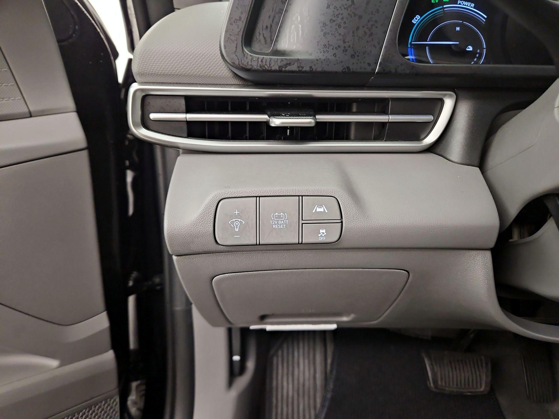 Thumbnail: 2023 Hyundai Elantra - 13