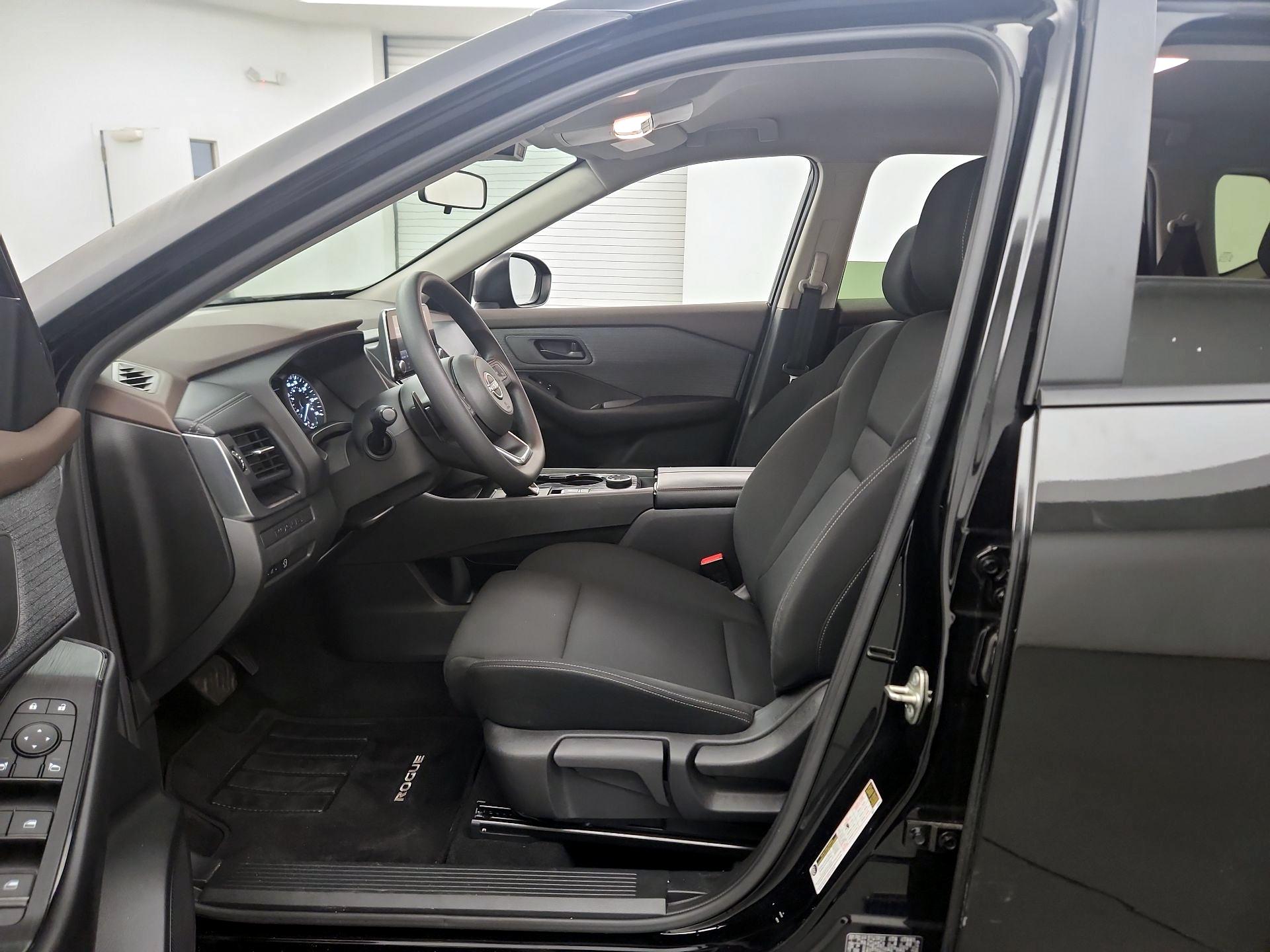 Thumbnail: 2023 Nissan Rogue - 9