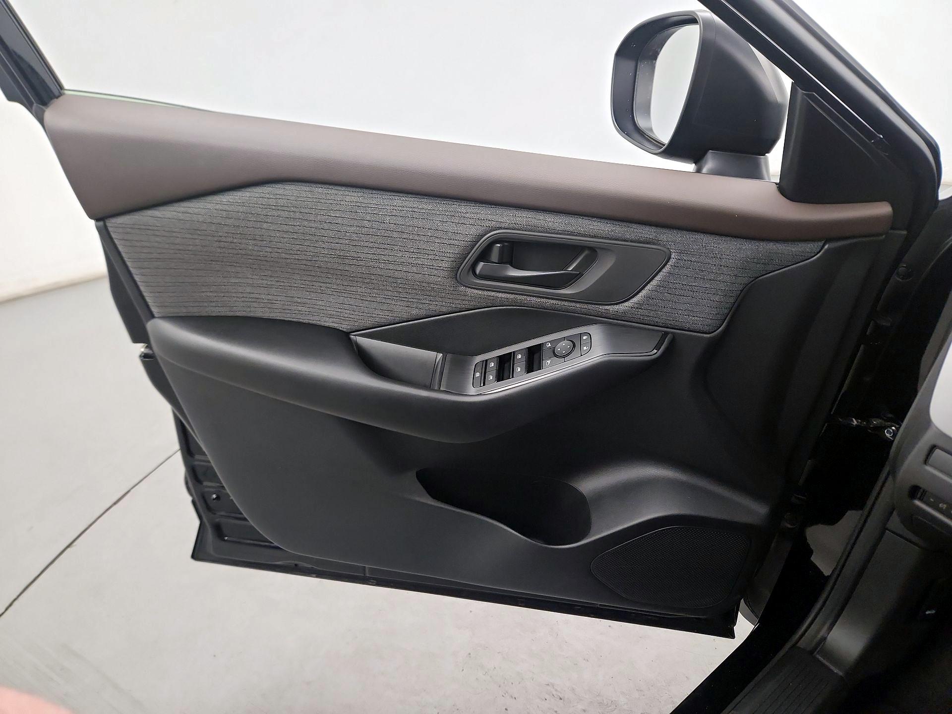 Thumbnail: 2023 Nissan Rogue - 10