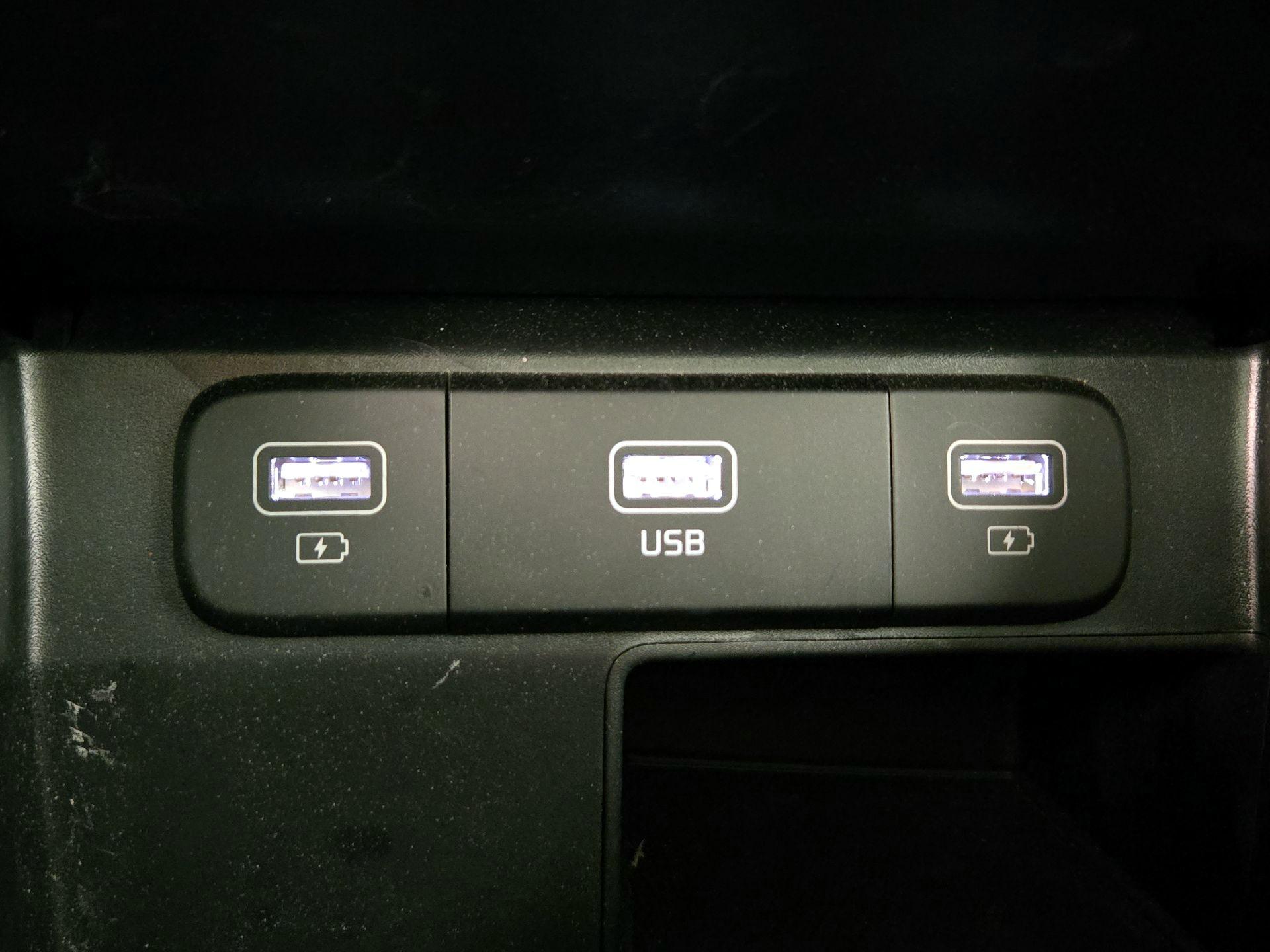 Thumbnail: 2022 Kia Sorento - 17