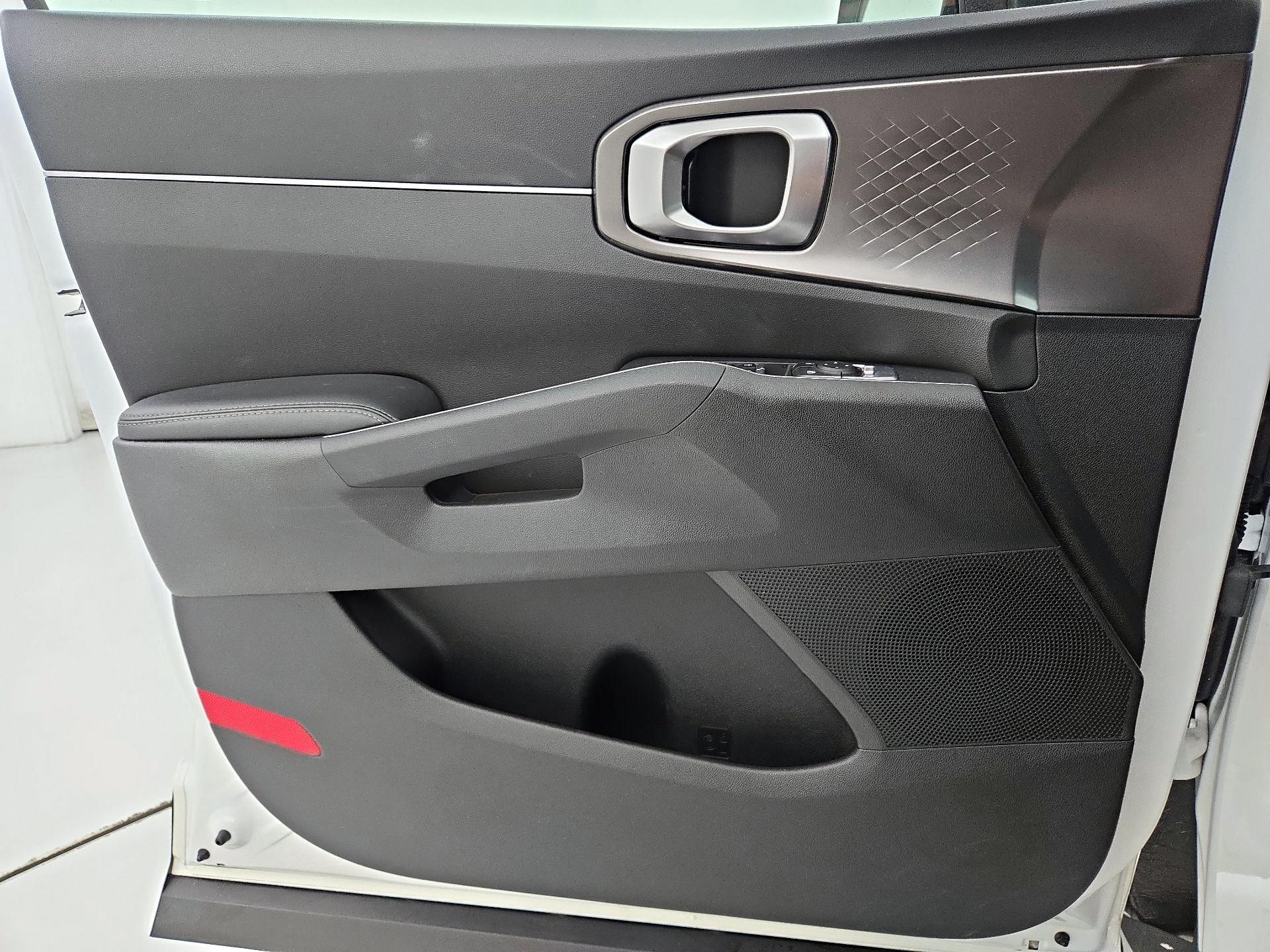 Thumbnail: 2023 Kia Sorento - 12