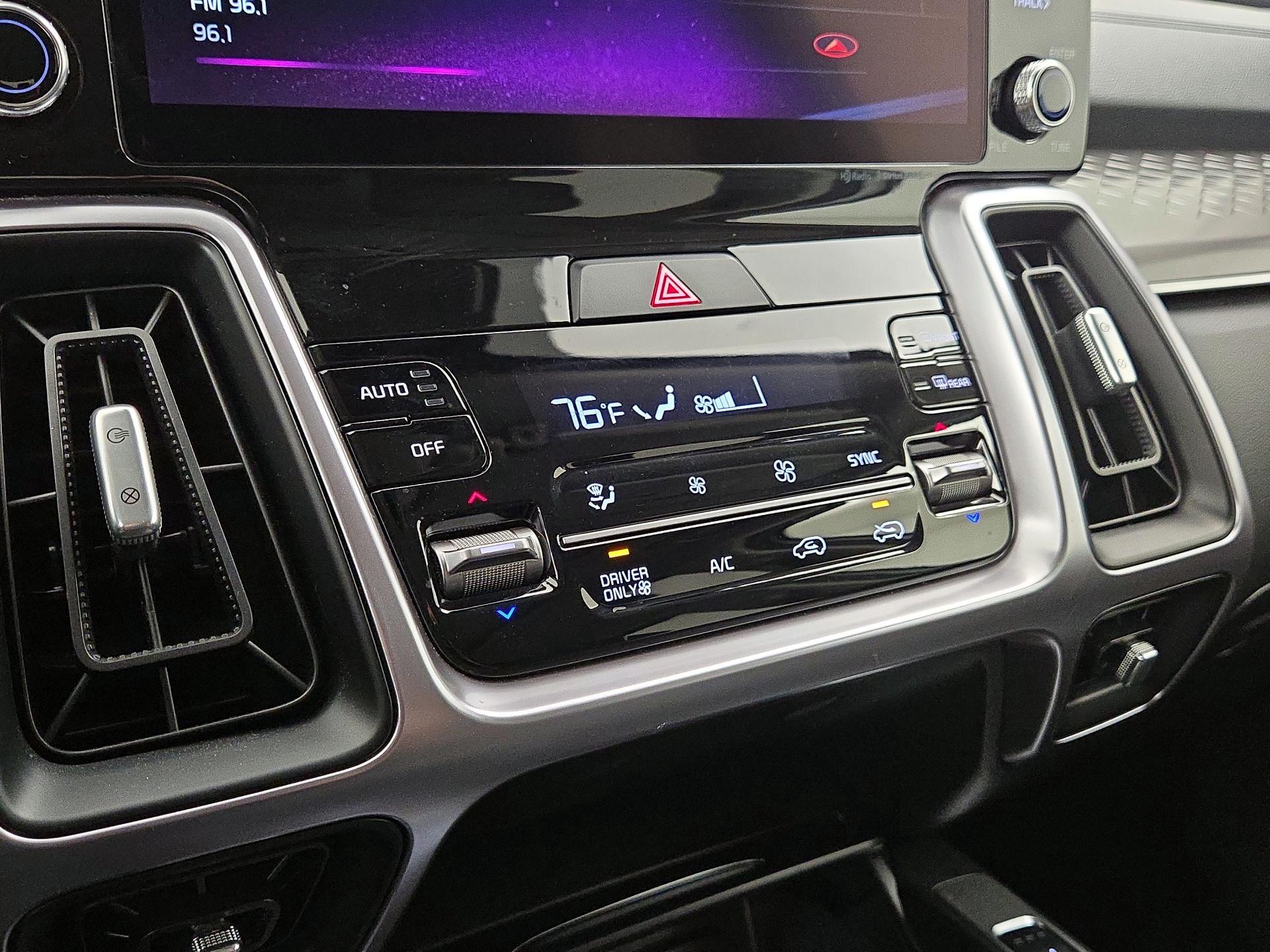 Thumbnail: 2023 Kia Sorento - 17