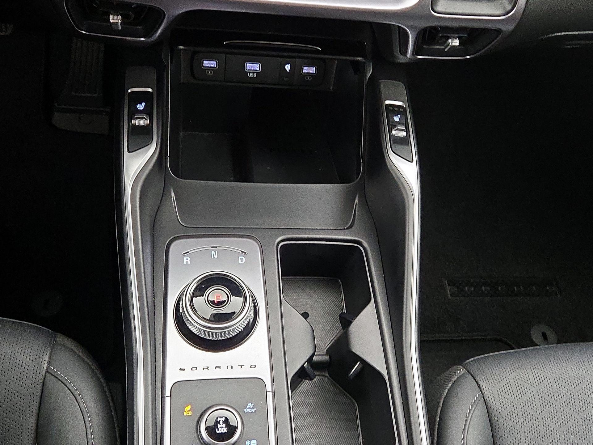 Thumbnail: 2023 Kia Sorento - 18