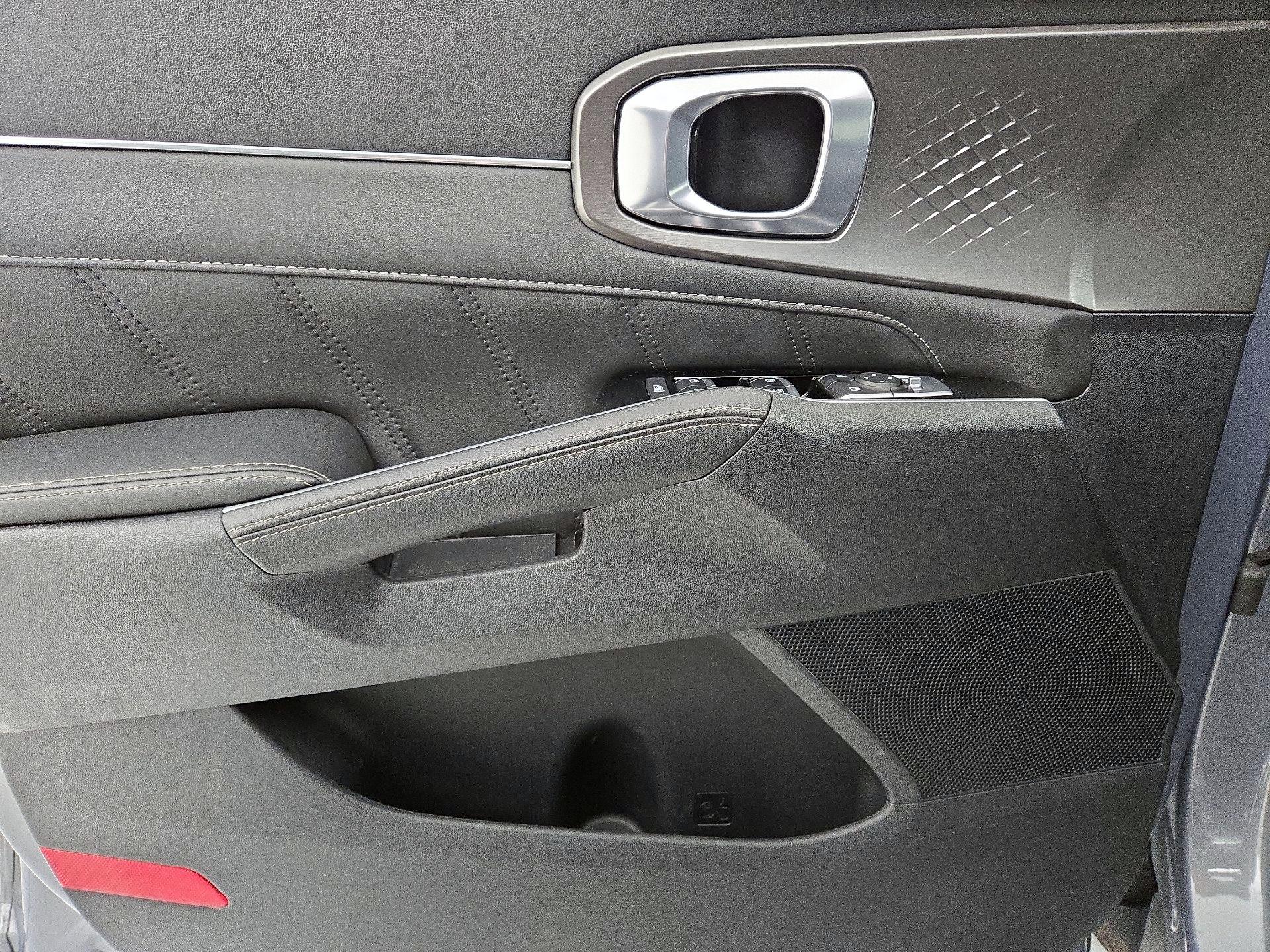 Thumbnail: 2022 Kia Sorento - 12