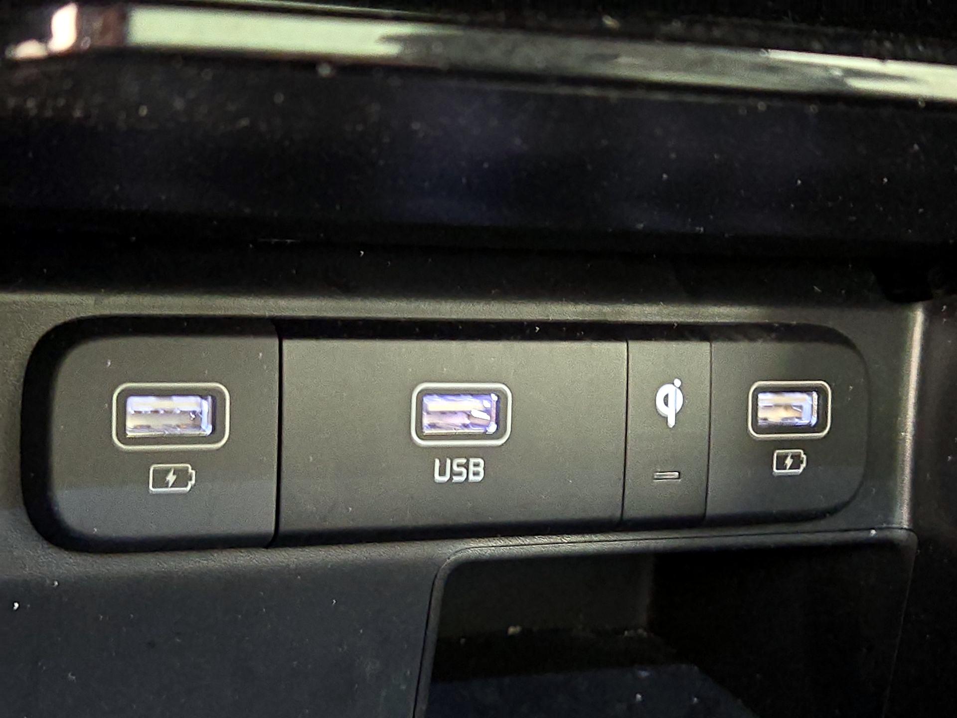 Thumbnail: 2022 Kia Sorento - 18