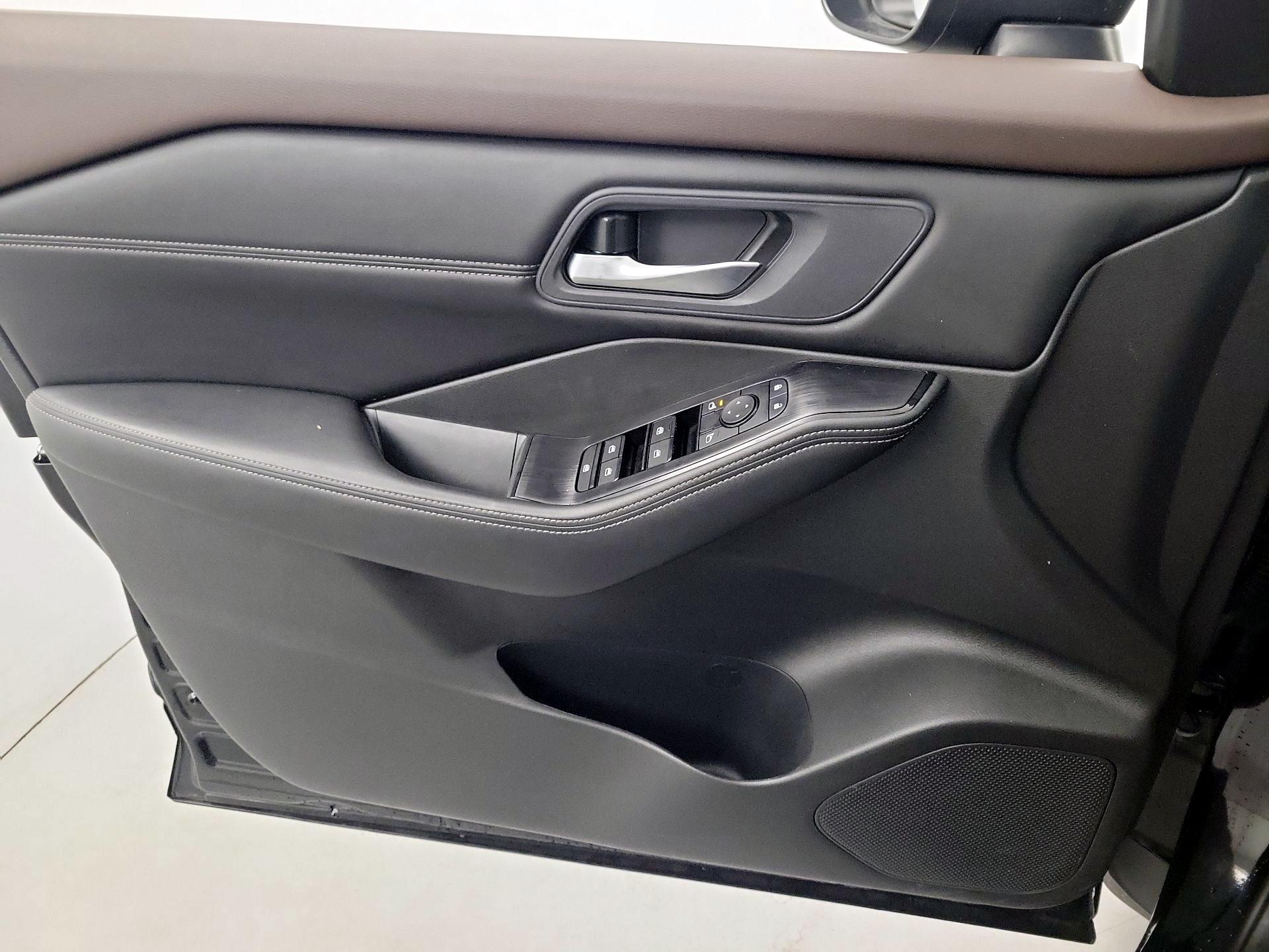 Thumbnail: 2023 Nissan Rogue - 10