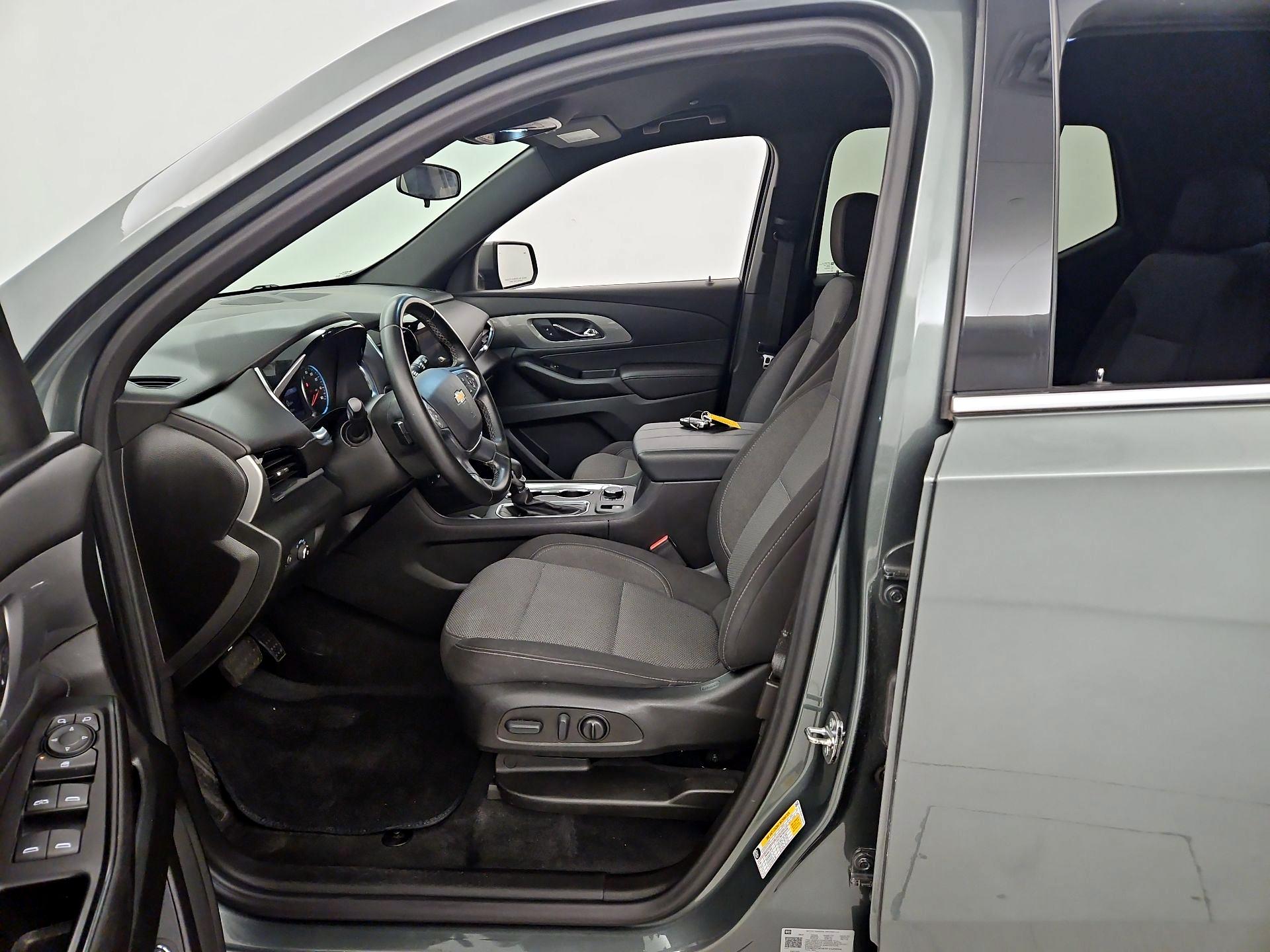 Thumbnail: 2023 Chevrolet Traverse - 11