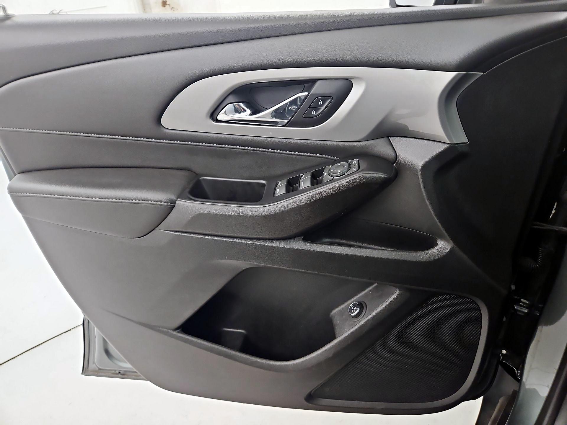 Thumbnail: 2023 Chevrolet Traverse - 12