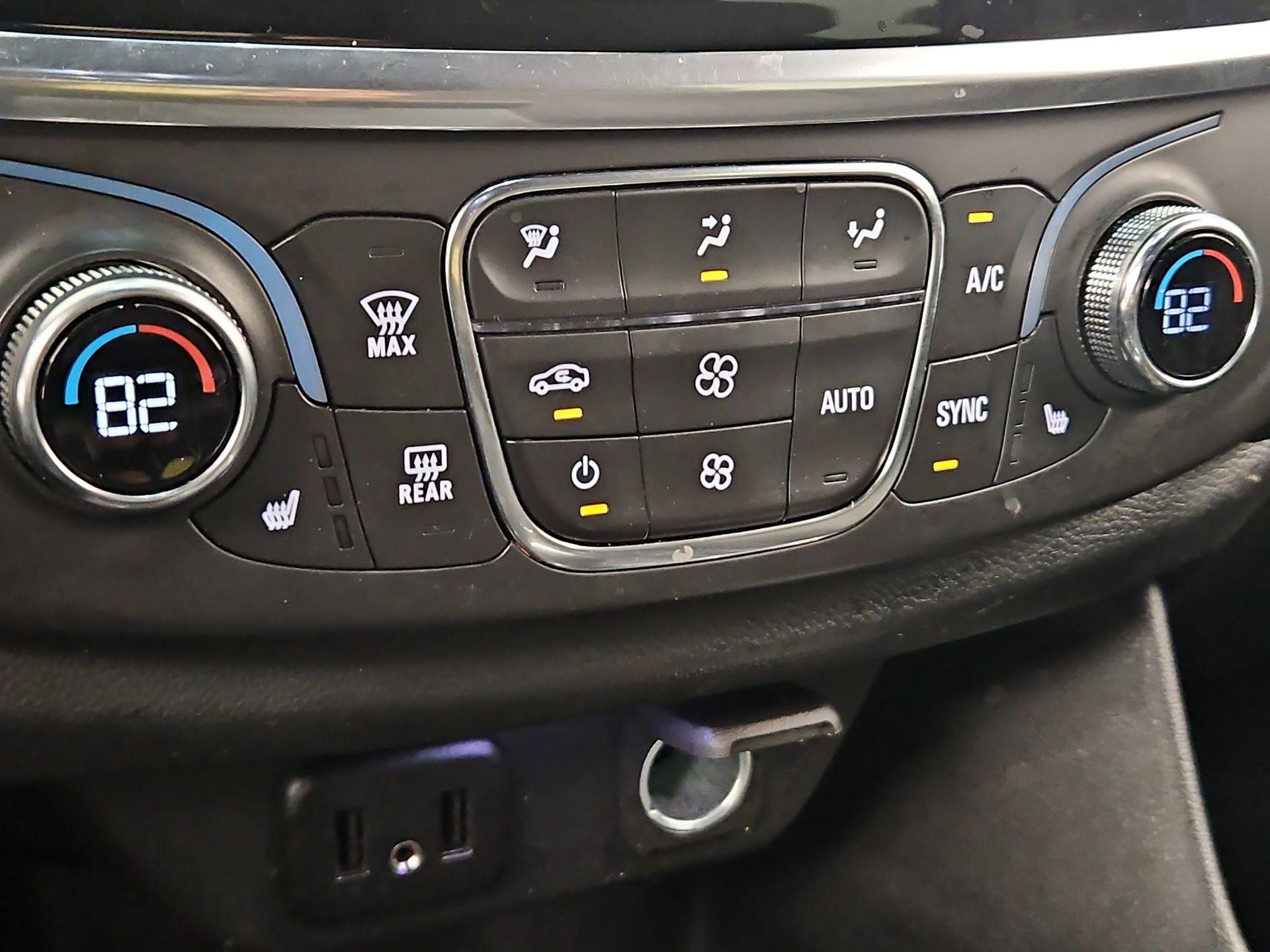 Thumbnail: 2023 Chevrolet Traverse - 16